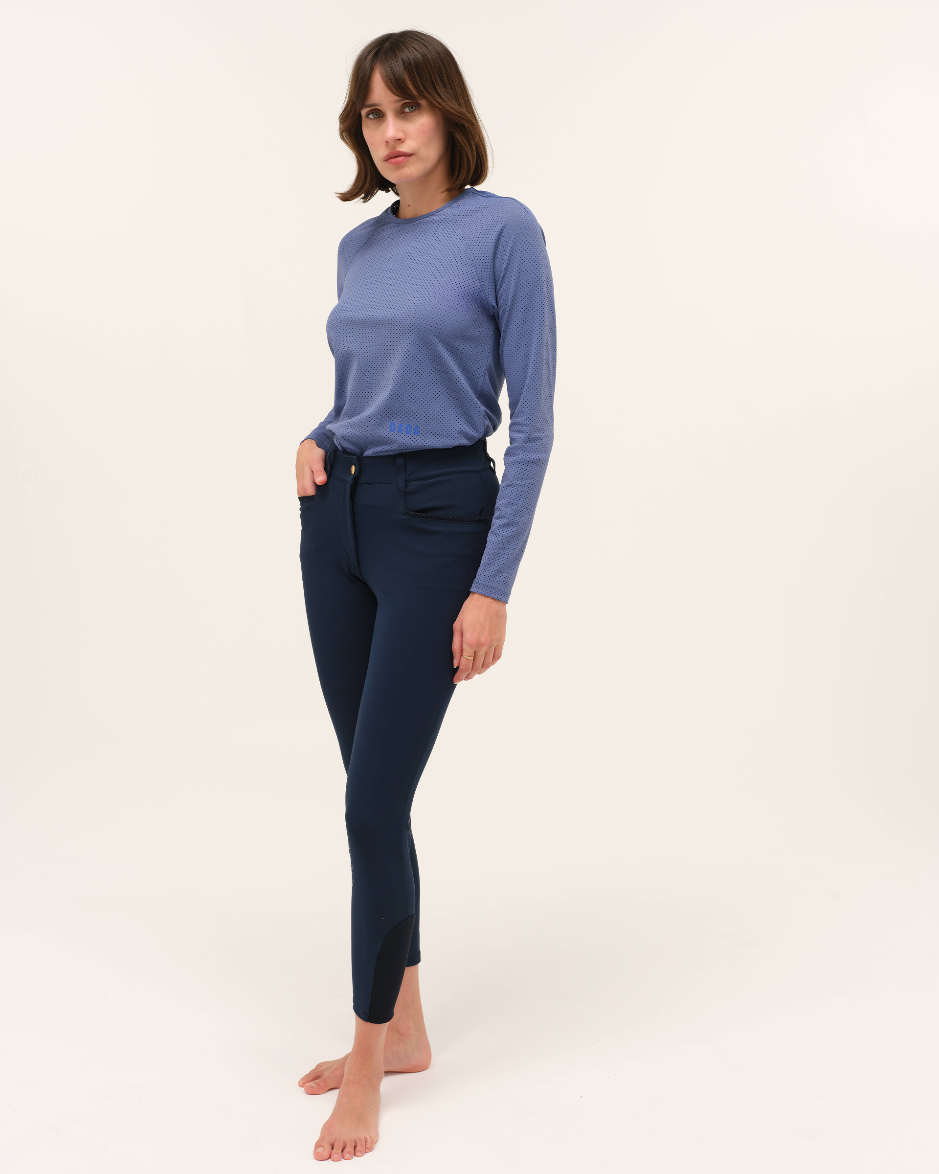 Giovani-light-grip-dark-baltic-pants-dada-sport-_0004_251208_DADA_SANTI_SIERRA_27_0042_RETOUCHE.png