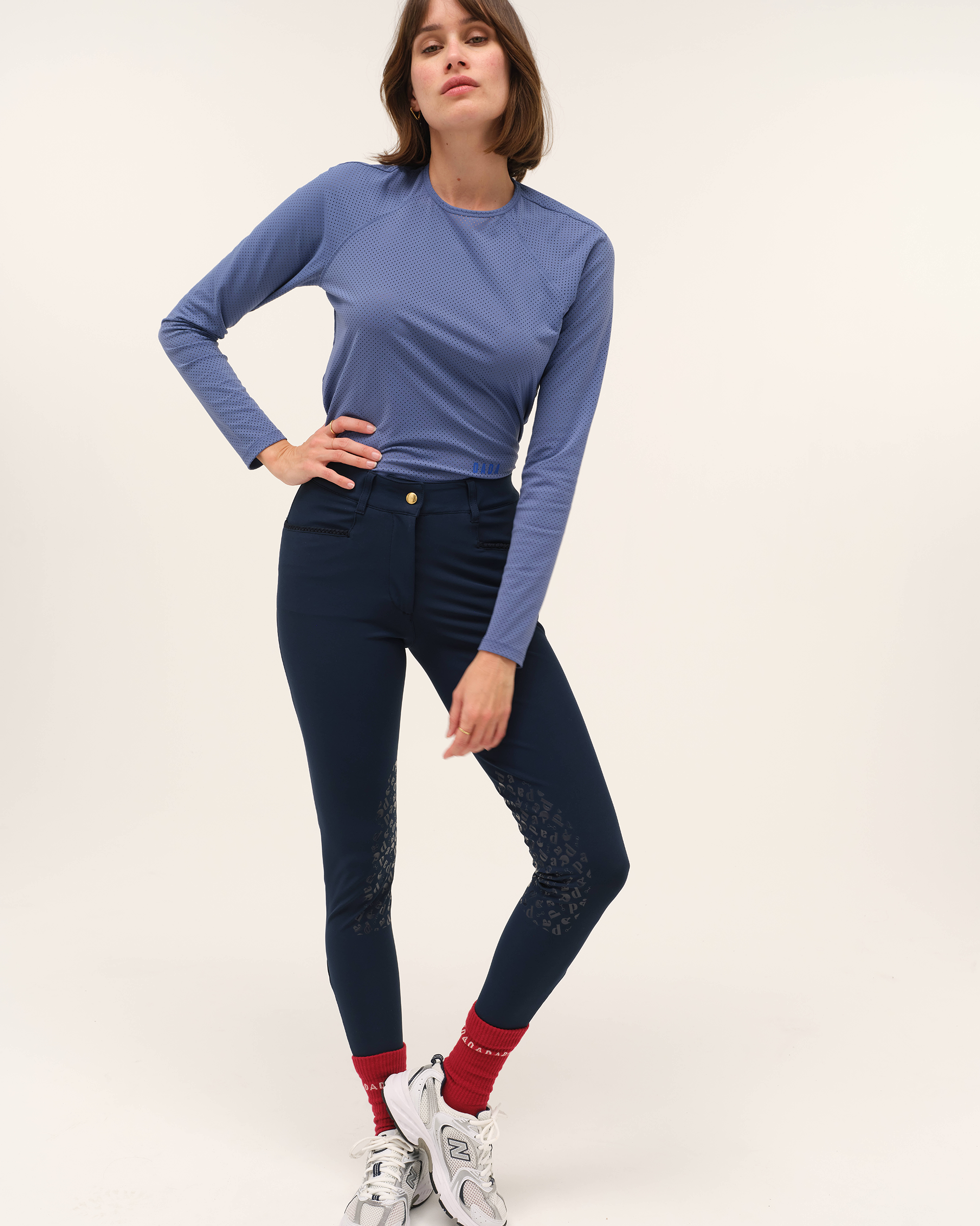 Giovani-light-grip-dark-baltic-pants-dada-sport-_0001_251208_DADA_SANTI_SIERRA_27_0177_RETOUCHE.png