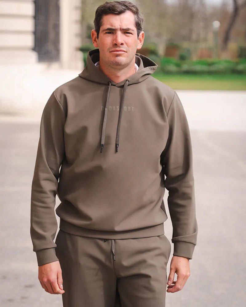 Luigi-sweat-green_bronze-dada-sport_0000_SAUTHERMES2025DADASHOOT-10_RETOUCHE_5_11zon.jpeg