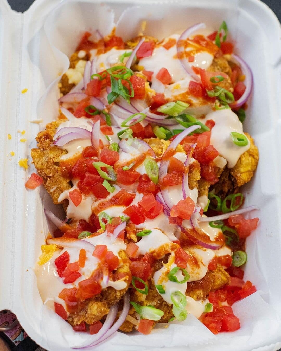 Tostones a la Nachos!

See y'all in a few on Park Avenue btwn 55th-56 for lunch!

And then back to Ditmars Blvd between 31st-32nd around 4p. Available for delivery via @seamless. 

Tostones Nachos
Red onions, tomatoes, cheese sauce, house hot sauce

