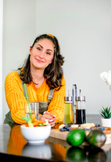 3 Normalized Eating Behaviours That Can Actually Be Problematic