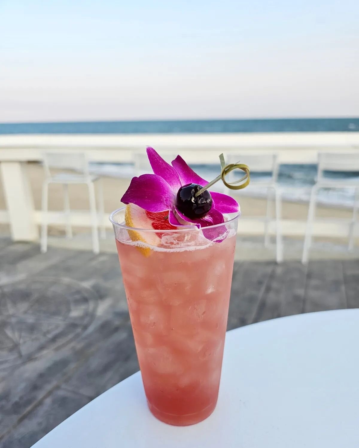 To celebrate this beautiful weather,
we're opening the Beach Bar a day early
for cocktails @ 4pm! 🍹 No kitchen today,  just the bar and great beach views!