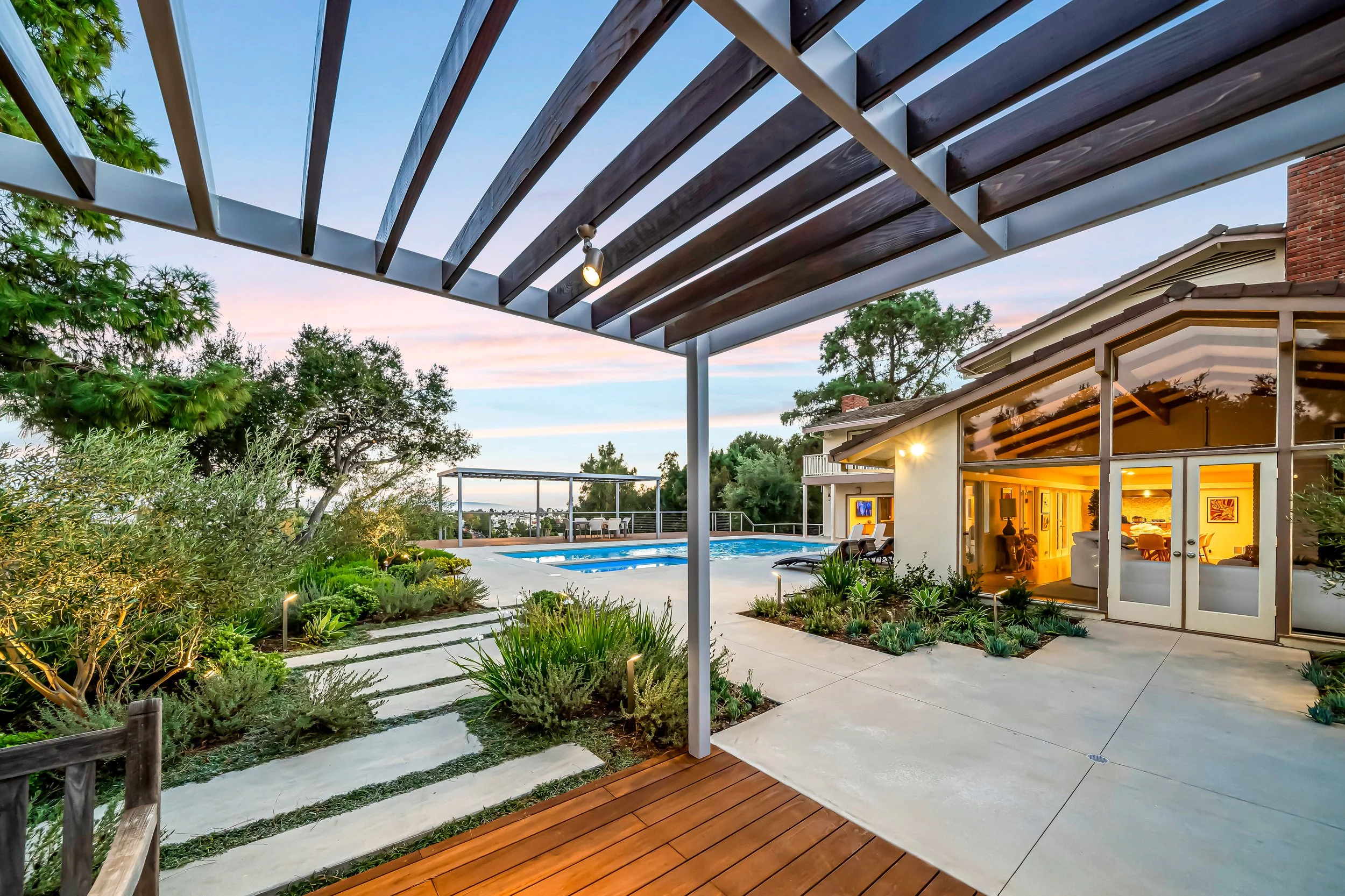 El Medio Residence