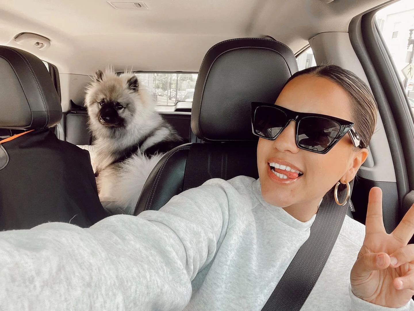 Hope everyone is having an awesome Friday and getting ready for the long weekend 🕶☀️✌🏽 #coveredindoghair