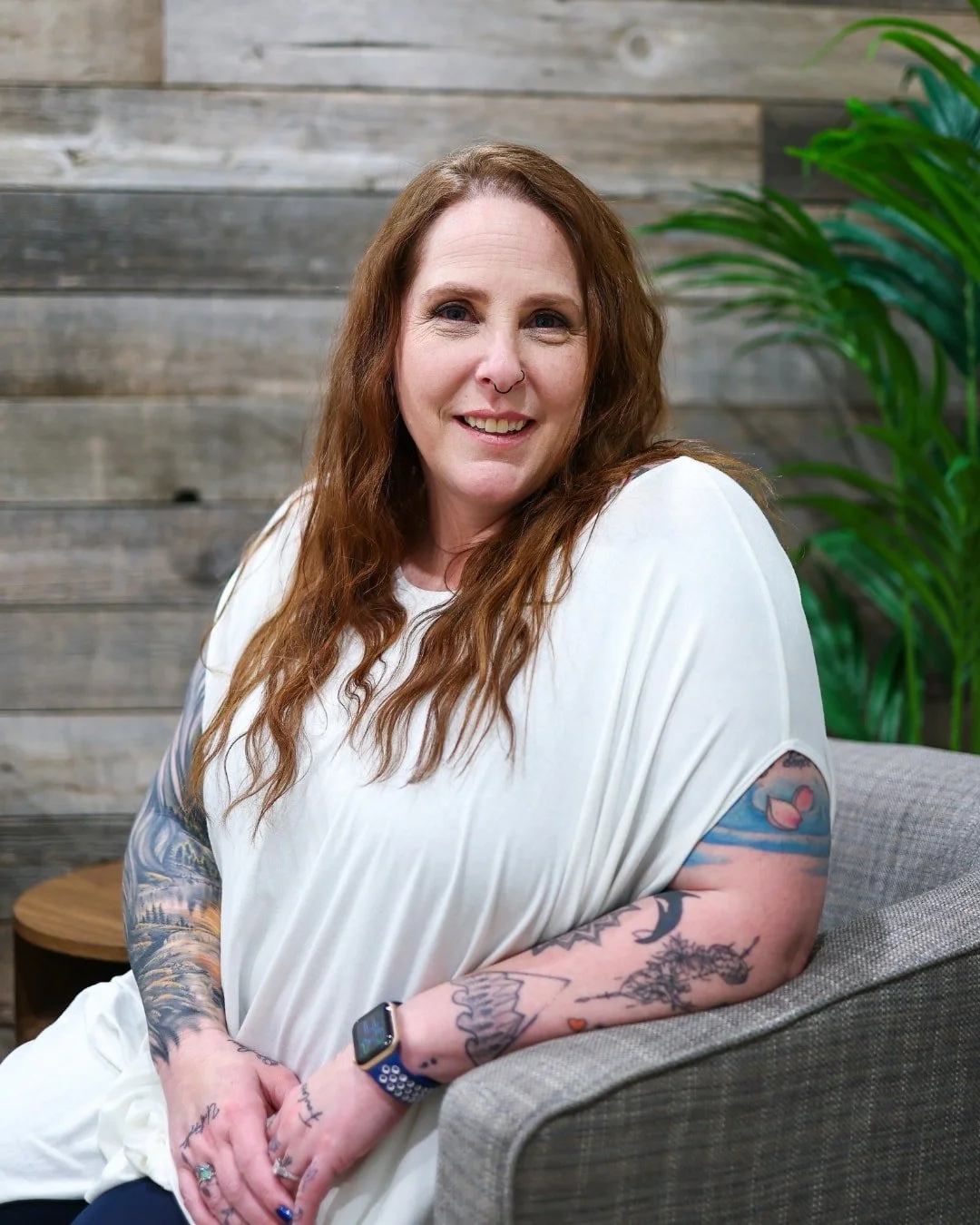 ✨Meet Bonnie Kelly, one of our amazing therapists! Bonnie is a Provisional Registered Psychologist and loves working with adults and teens who walk paths shaped by their own compass, helping them gently separate who they were told to be from who they
