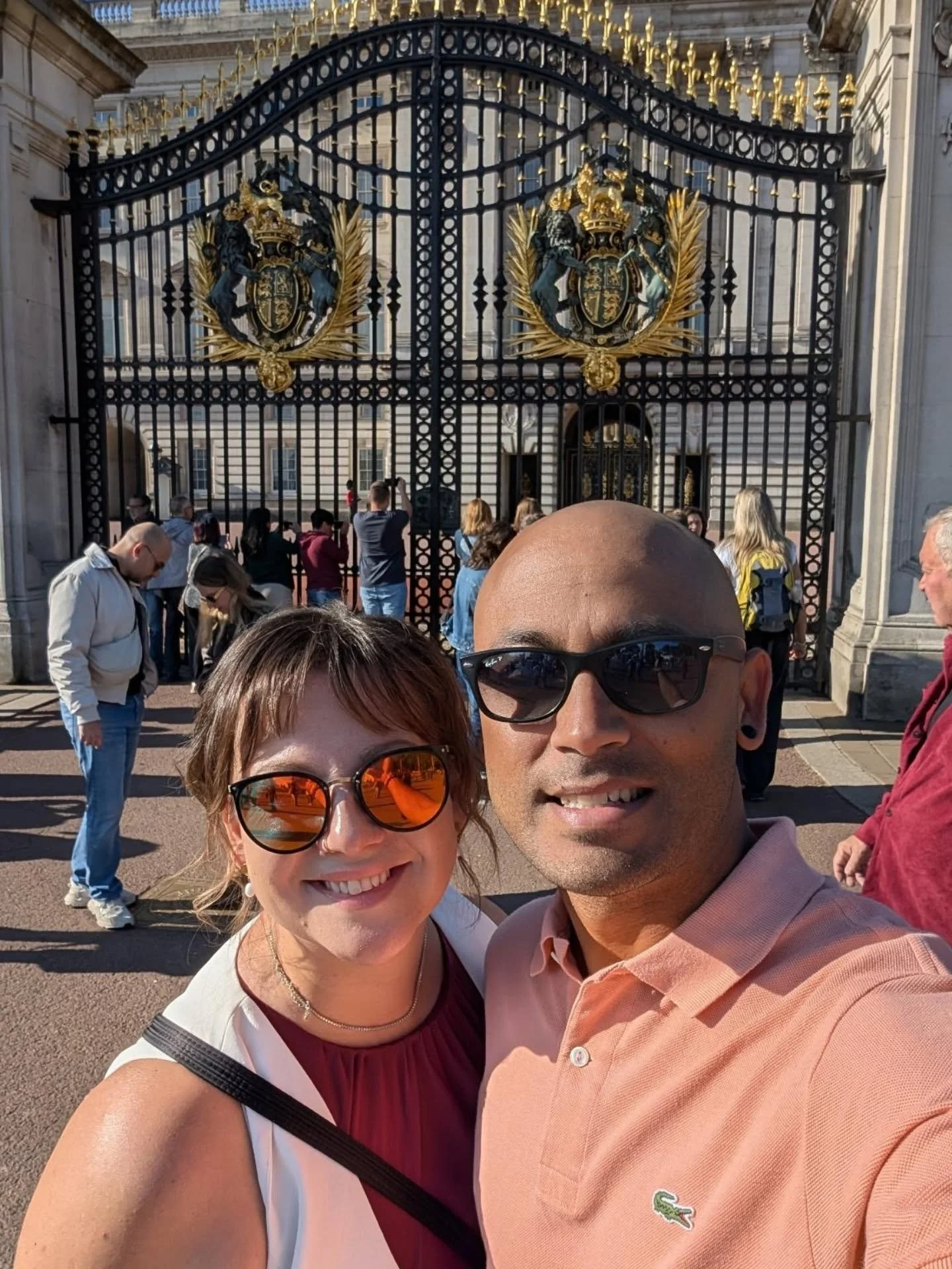 London adventures have come to an end, but what a ride! 😂 I'm heading to Paris tomorrow, feeling fulfilled after clocking over 100 km of walking, and experiencing architecture I've only seen in books and shows. 🥰 The training was incredible too!