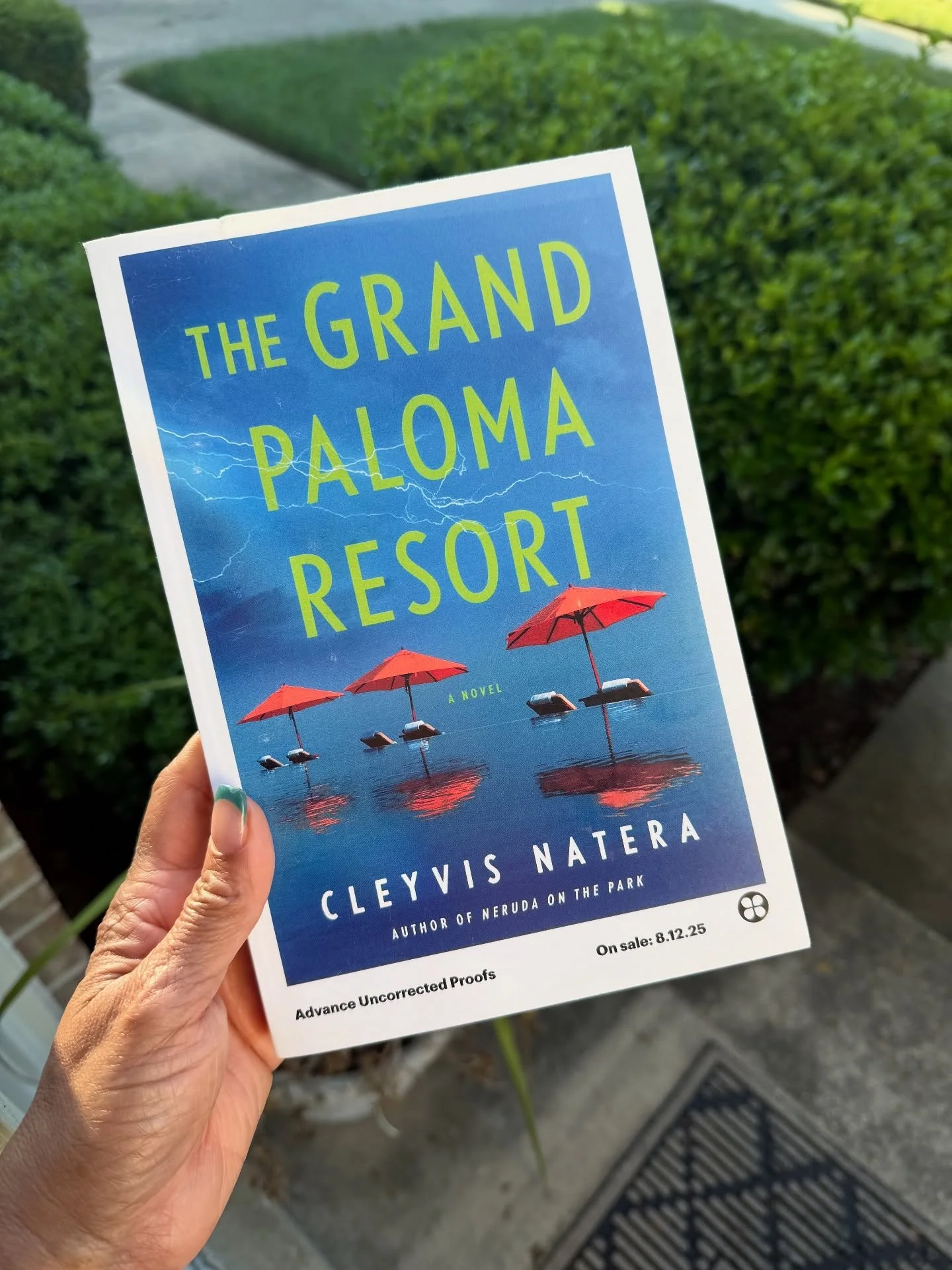 I&rsquo;m a few days behind on this post but say hello to our September Spine of the Month &mdash; THE GRAND PALOMA RESORT by @cleyvisnatera!! 👏🏽⛱️🏝️ 

We&rsquo;re thrilled to have Cleyvis back as a featured author and can&rsquo;t wait to dive int