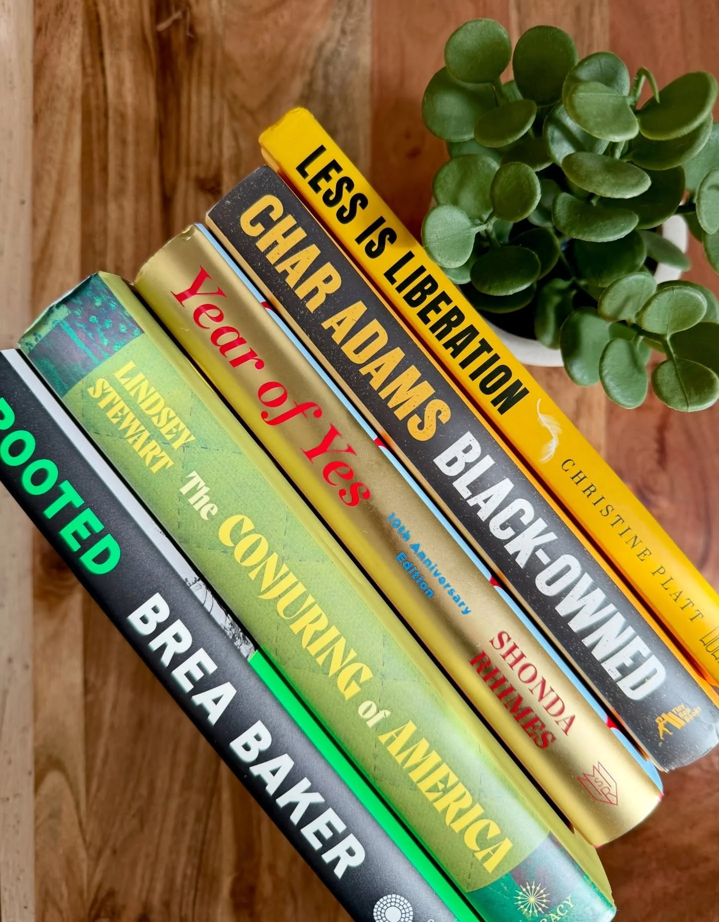 Level up your nonfiction game with this powerhouse stack. ✨🖤 These books will motivate you, ground you, and give you so much to think about.

Featured Reads:
📖 Less Is Liberation by @iamchristineplatt 
📖 Black-Owned by @ciciadams_ 
📖 Year of Yes 