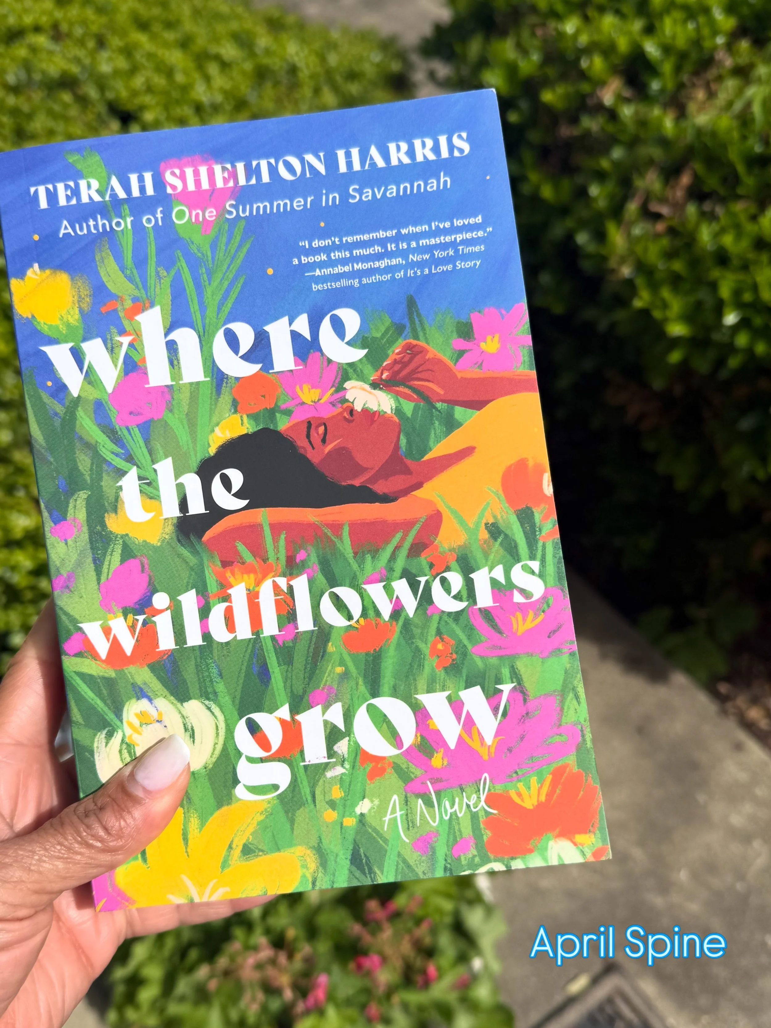 Tomorrow we get to chat with @terahsharris about her gorgeous book (inside and out), WHERE THE WILDFLOWERS GROW. A poignant story of survival, redemption, and second chances. 

Not only is the cover beautiful, swipe to see the sprayed edges! 💗

Join