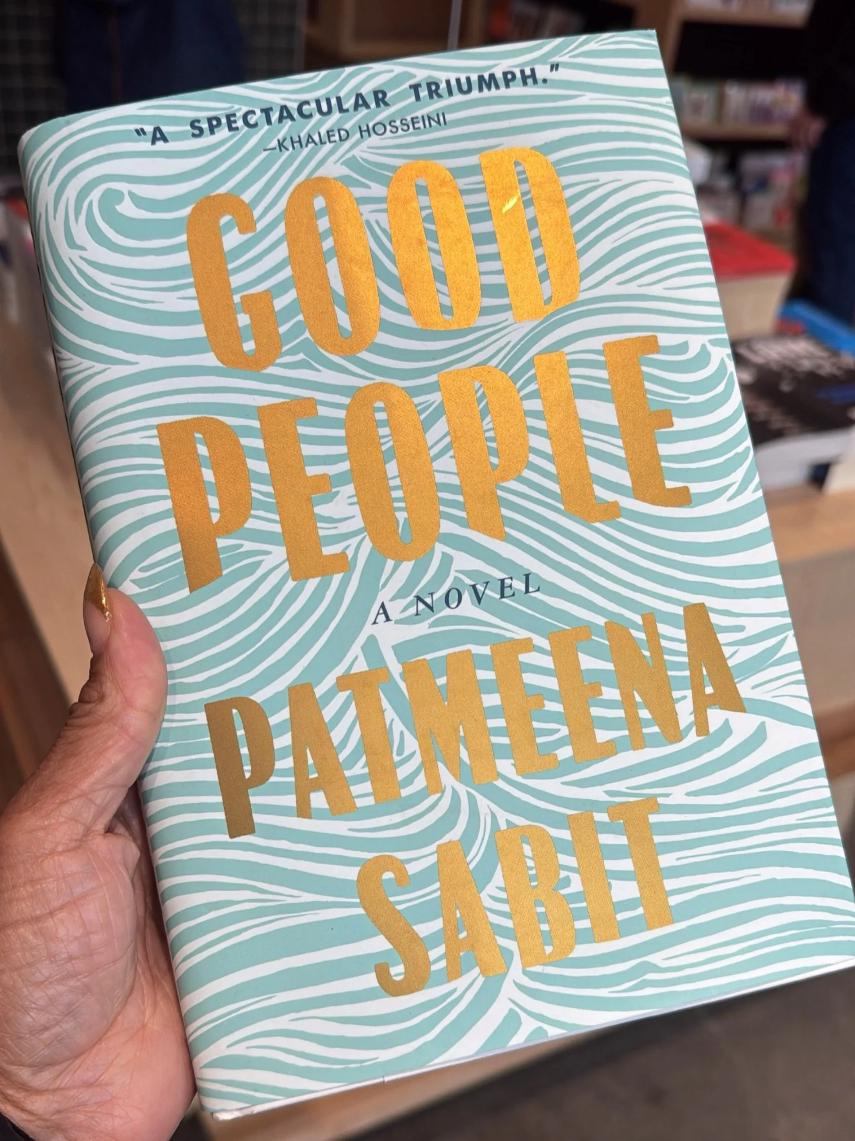 It&rsquo;s Friday!! 👏🏽 What are you reading this weekend?

I&rsquo;m finally diving into GOOD PEOPLE by @patmeenasabit. I&rsquo;ve been looking forward to this one. Have you read it?

📖 OVERVIEW:
Zorah Sharaf could do no wrong. Zorah Sharaf brough