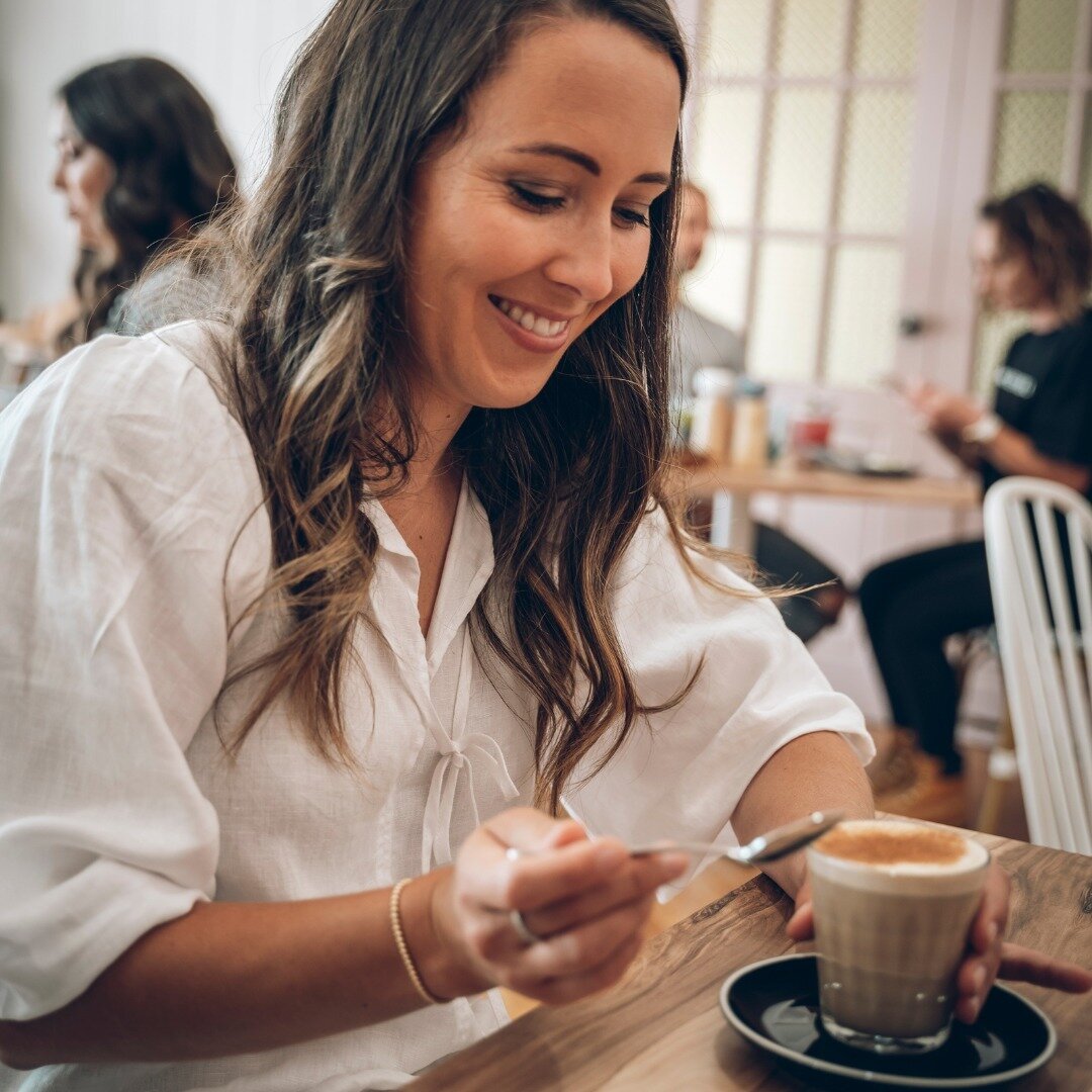 TGIF 🤍 

Morning catch-ups at The Pantry are a MUST!
Enjoy their speciality coffee, all-day brunch menu &amp; relaxed setting by the pool and gardens.

Meet your friends today at 📍  960 Central Coast Highway, Forresters Beach
#thequartersfb #thepan