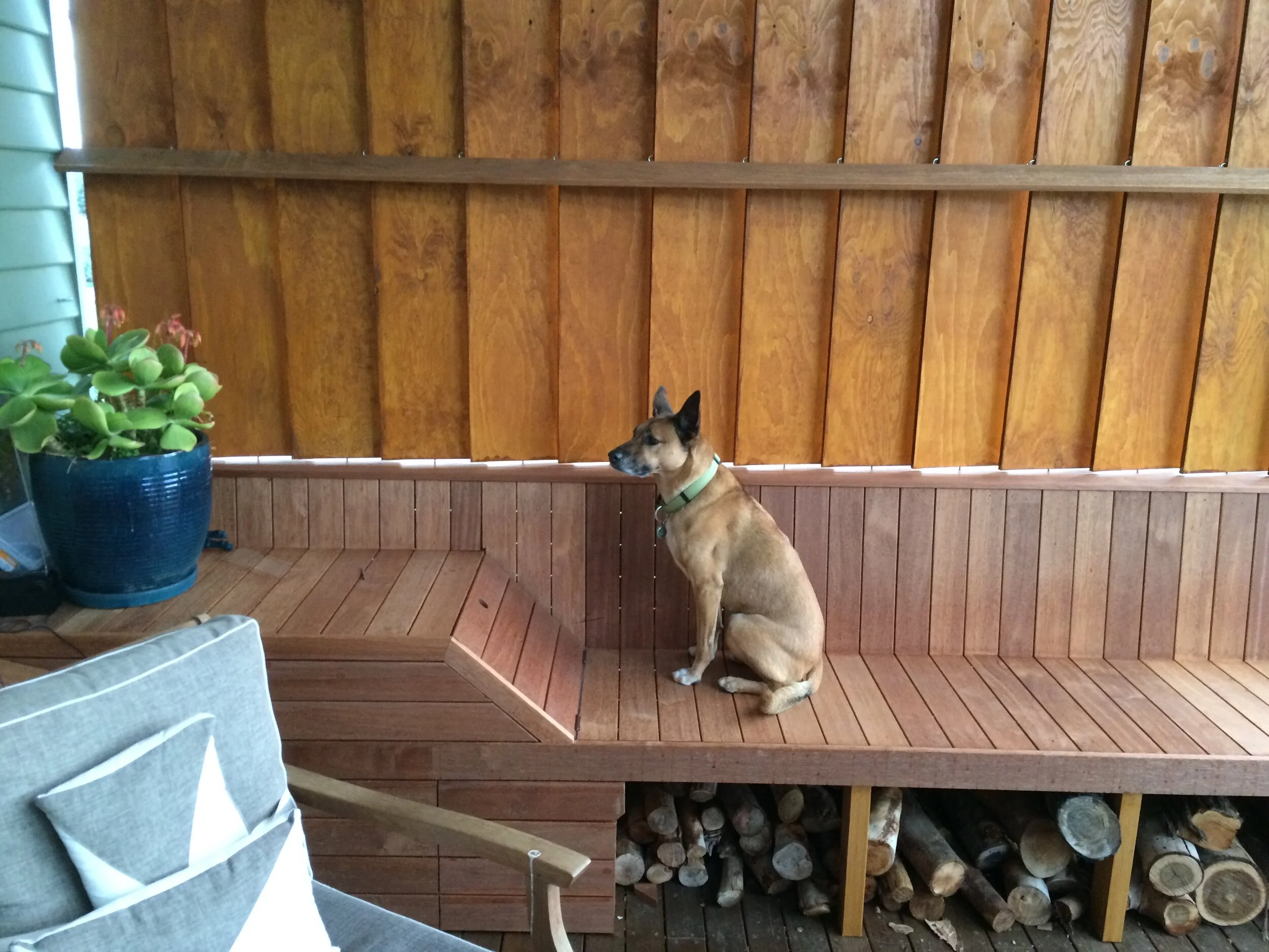 Hoppers Crossing - seating & louvres (dog not included!)