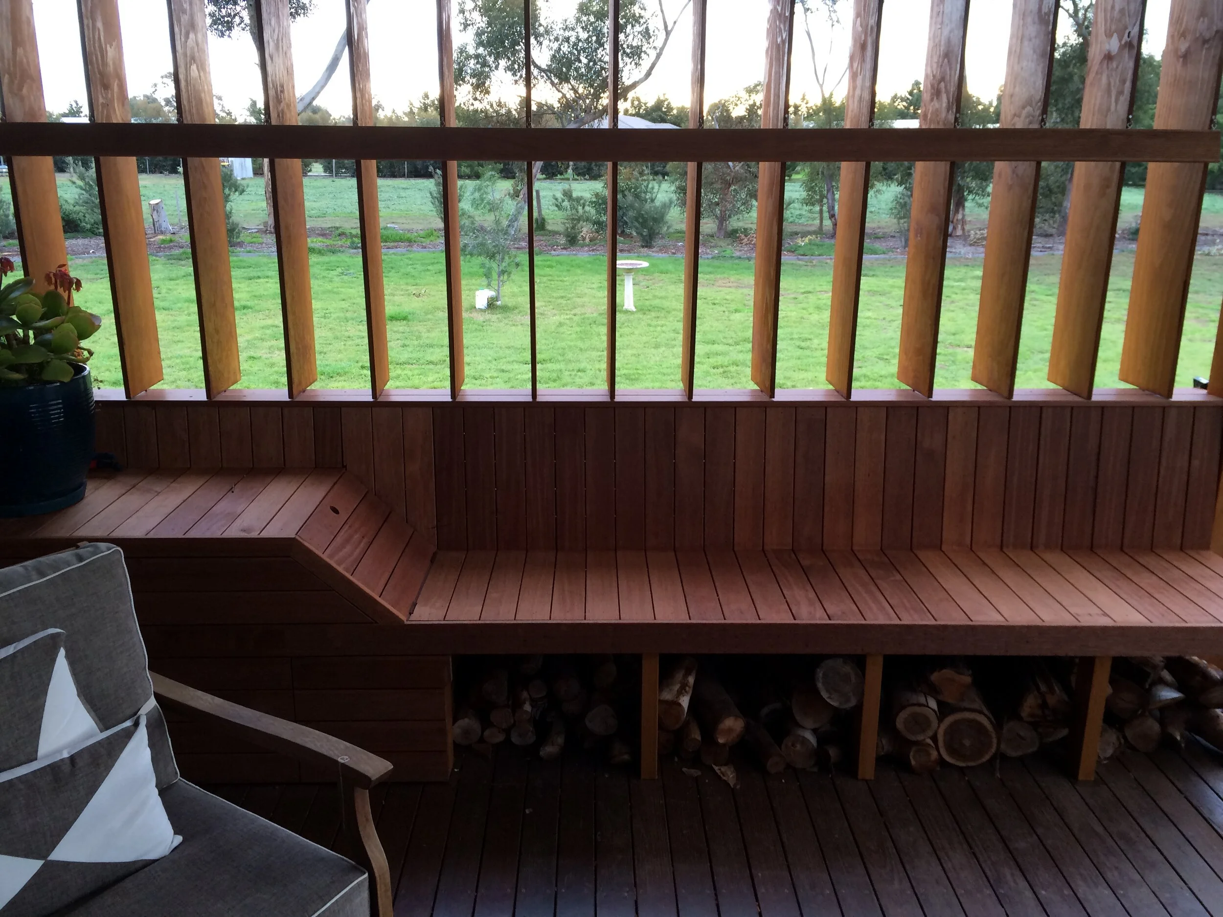 Hoppers Crossing - seating and louvres