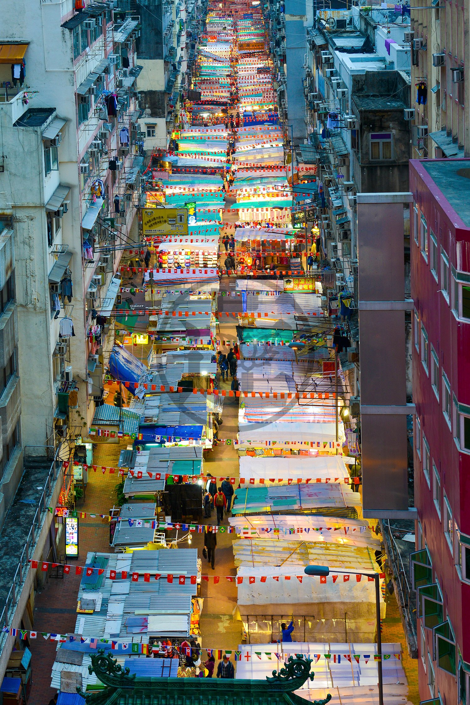 HK-0138-Temple Street Night Market-web-CR.jpg
