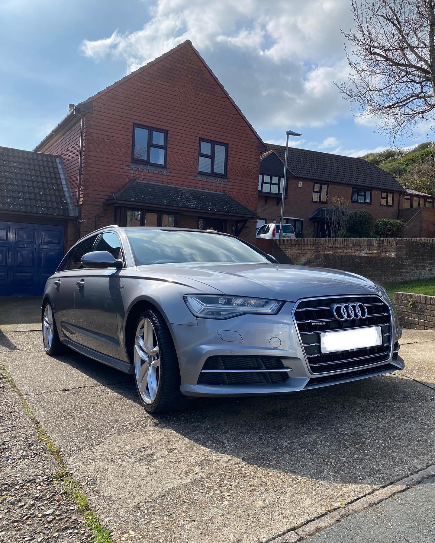 Audi A6 getting our Ultimate Exterior and Interior Valet today in Newhaven. 

Looking super glossy with a hand polish and wax 😍

Need your car cleaned? Book online at www.SussexValeting.com

#valeting #detailing #sussex #audi #a6 #sline #audia6 #val