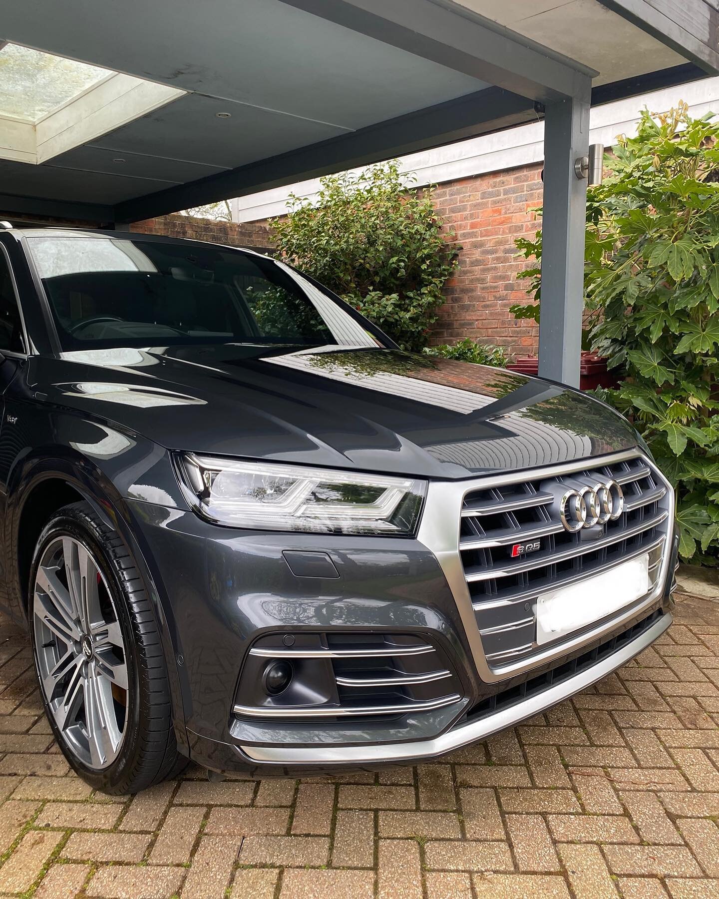 Boss at bringing the gloss 💪

Audi SQ5 getting our Ultimate Valet plus a little tickle with the machine polisher to remove a small scratch. 

Want to get your car looking this good? Get booked in on our easy online booking system at www.SussexValeti
