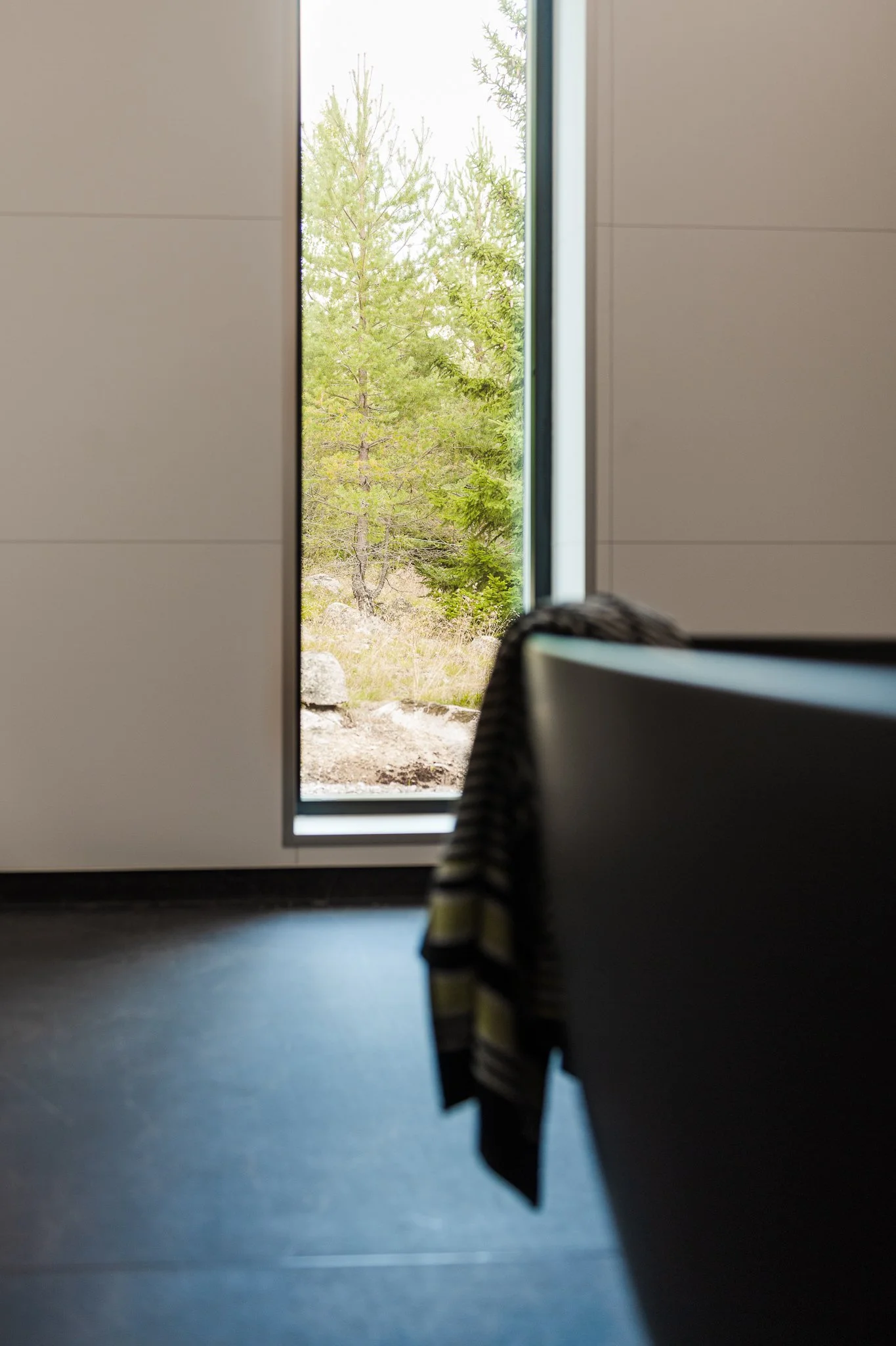 Svart badkar med utsikt 