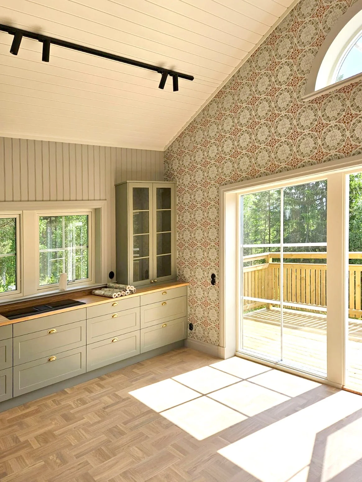 Schablontapeter med hälsingemotiv