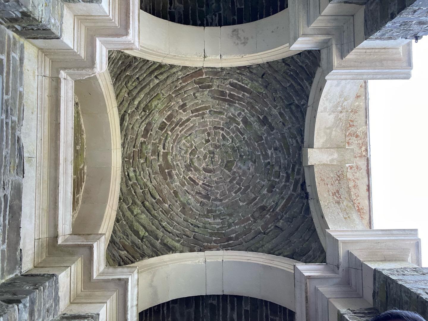 The ceiling of the custom pavilion at Heywood Gardens designed by legendary architect Sir Edwin Lutyens.
.
.
.
#architecturaldelight #lutyens #edwinlutyens #siredwinlutyens @lutyens_trust_america @lutyens.trust