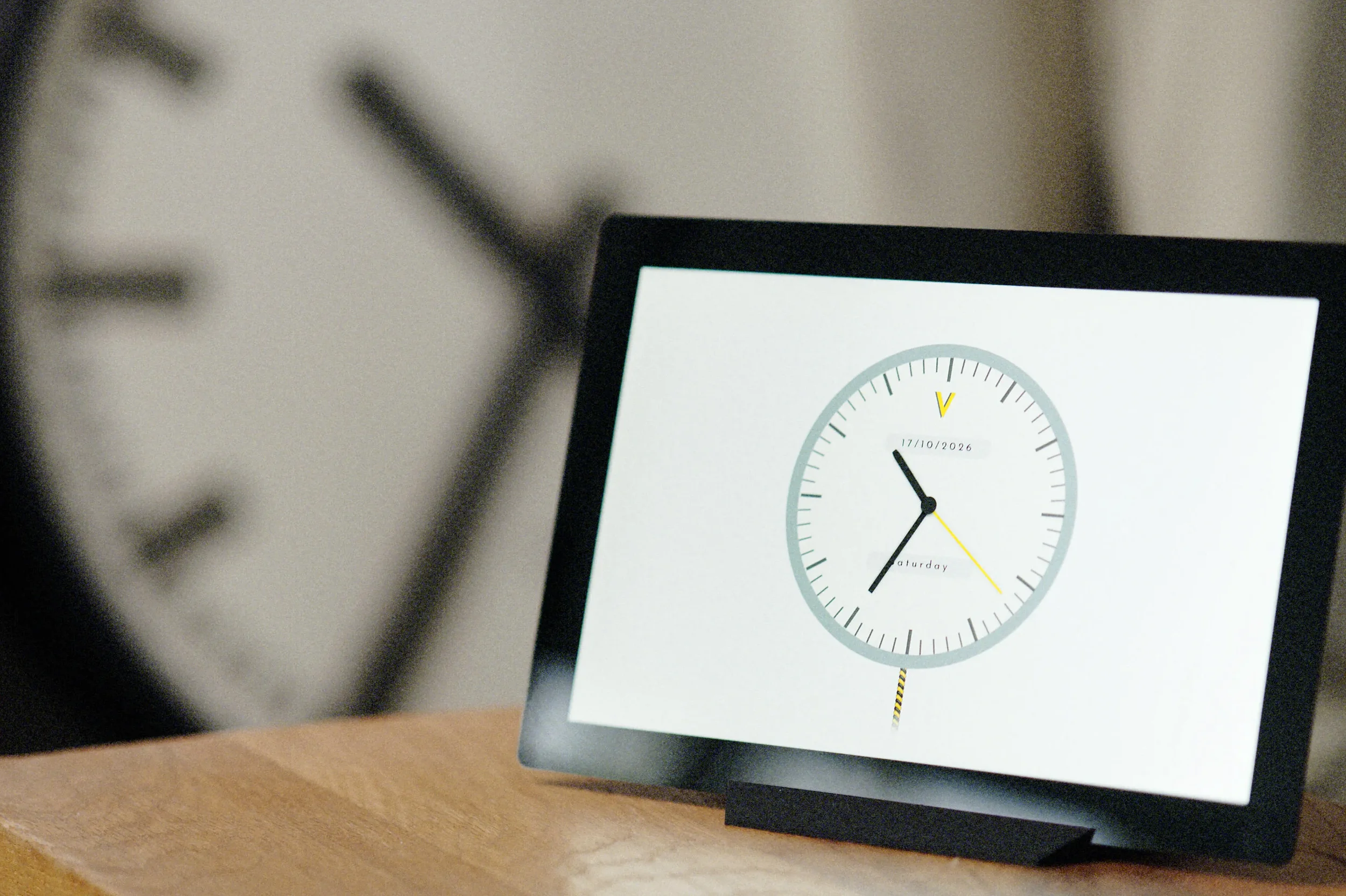 VEEB Desktop Clock