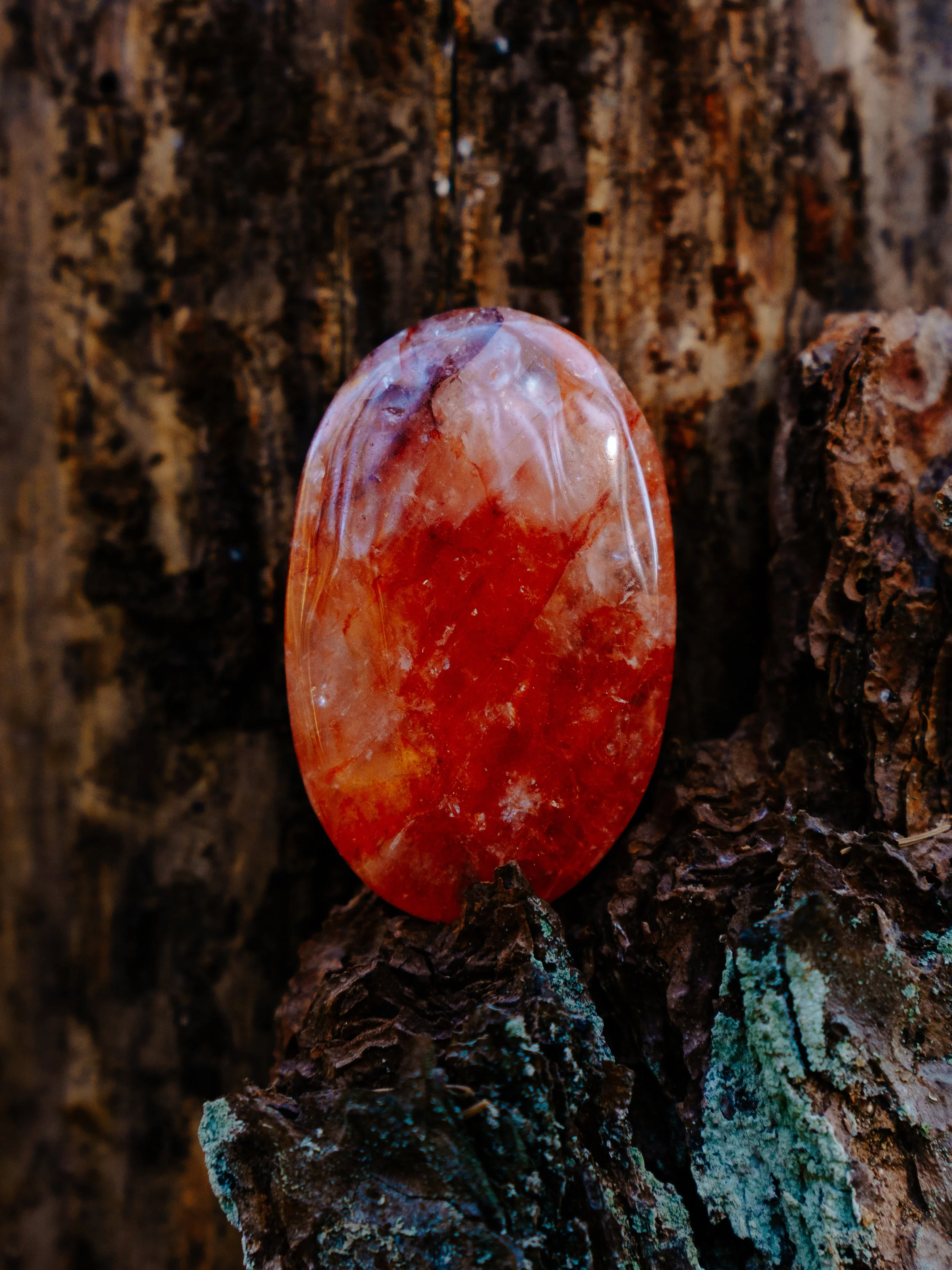 punainen golden healer, kivikauppa seraphine, helsinki