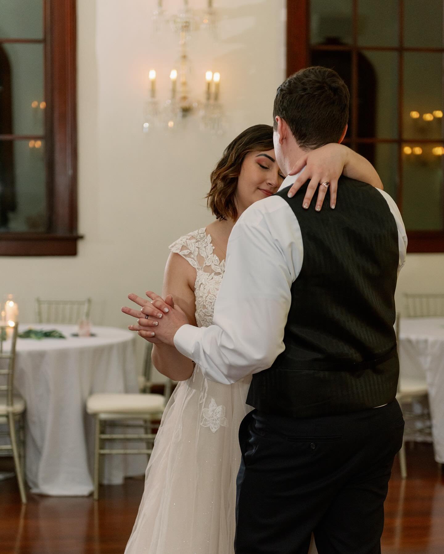 Some precious moments from Katie and Zach&rsquo;s reception 🥂
________

Photography: @brooklynfocusphoto
Makeup and hair: @prettynpinned
Bridal: @davidsbridal
Grooms wear: @menswearhouse 
Coordination: @seasyourdayevents