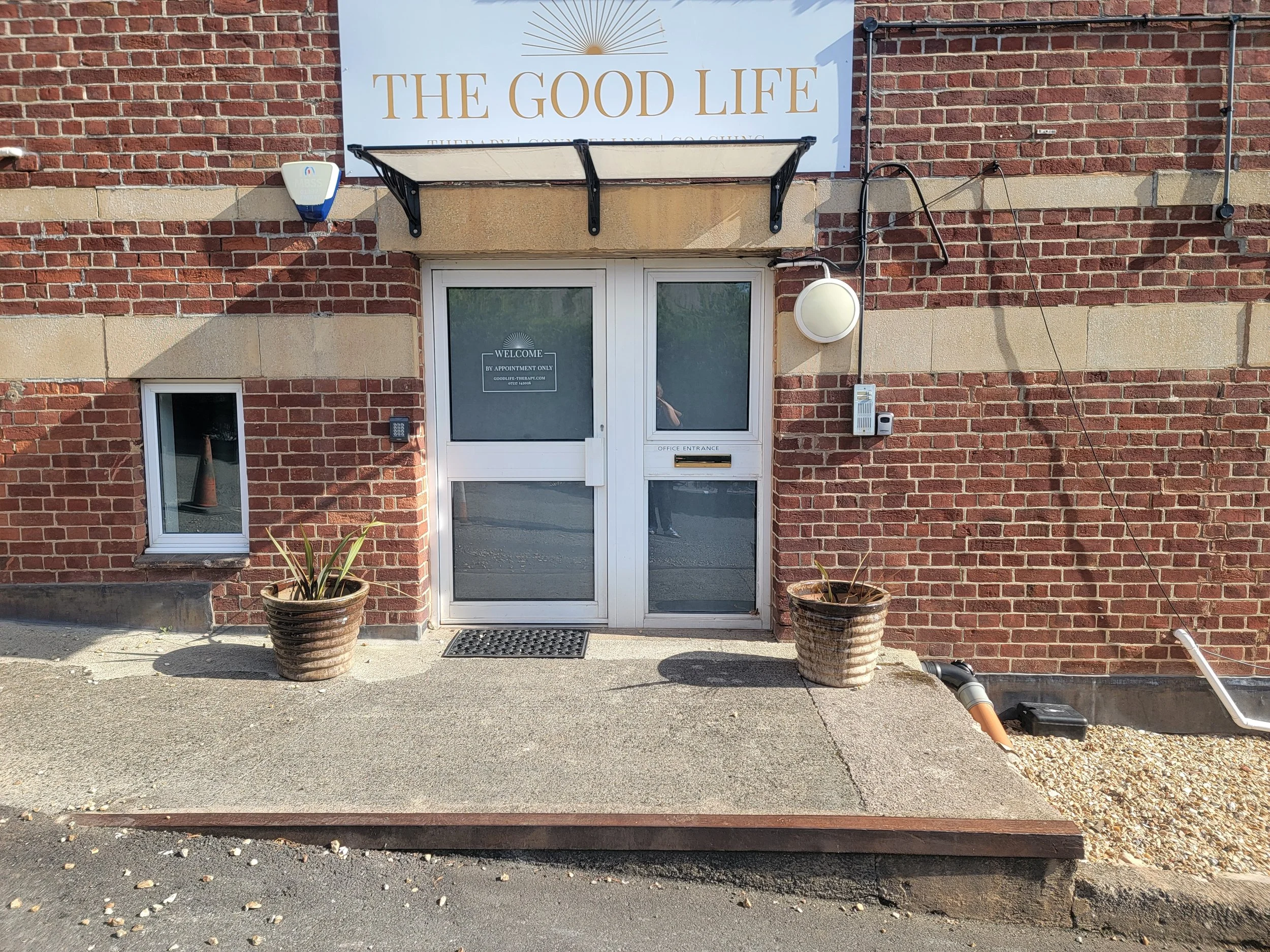 image showing the entrance to The Good Life therapy centre in Exeter home to Grounded Chiropractic