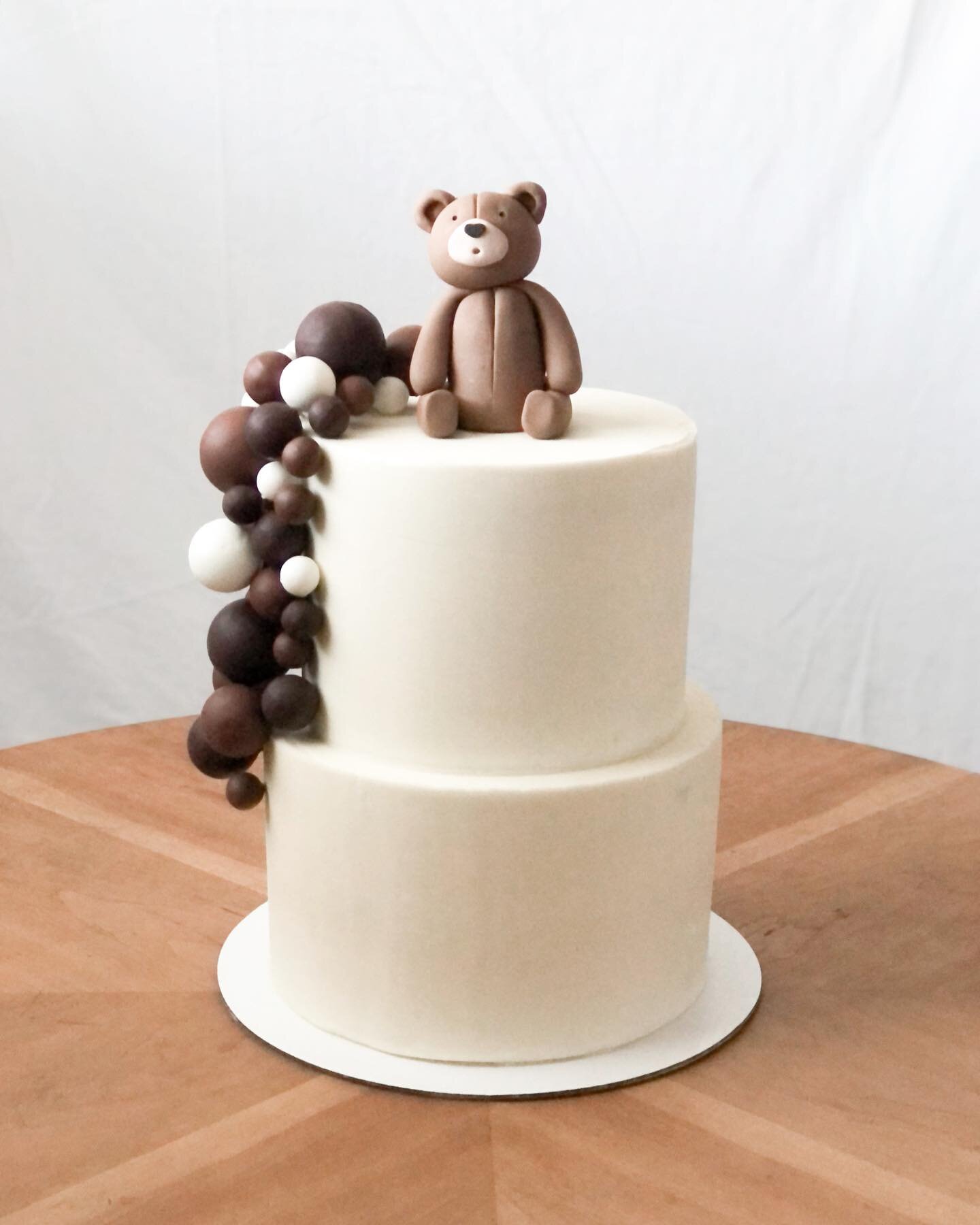 Brown Bear Two Tier 🐻 

6&rdquo; Classic &mdash; Vanilla Cake 
8&rdquo; Classic &mdash; Birthday Crumble 

Sweet Louise really loves a bear cake! And so many of you do as well! This one was so special + the cascading chocolate bubbles make it so muc