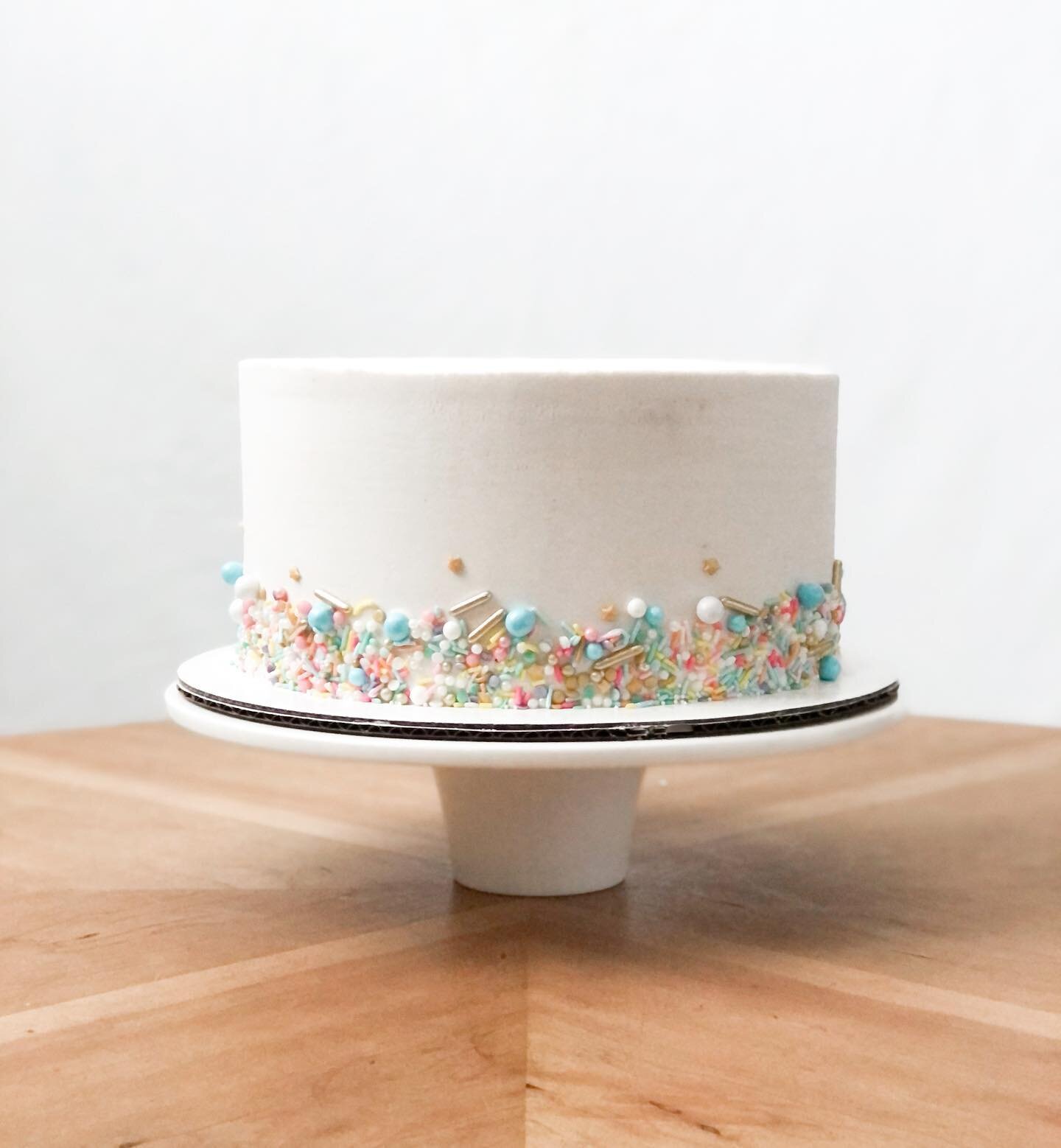 10&rdquo; Shorty Sprinkle Cake ✨

 &mdash; Cookies &amp; Cream

I&rsquo;ll say it till I die: Sprinkles are a cakes best friend! 🥳  This is a cake I&rsquo;ve been wanting to post for ages! I have a major catch up to do!