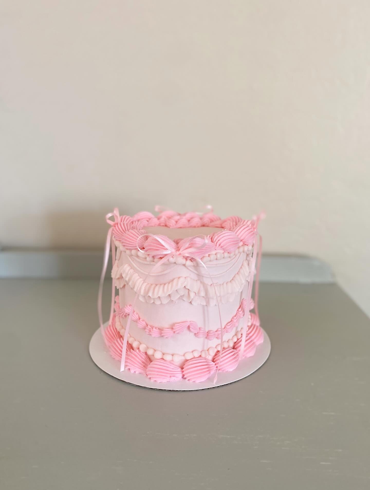 Intricate Mini Heart Cake 🩷 

6&rdquo; Shorty Cake | Summer Bliss