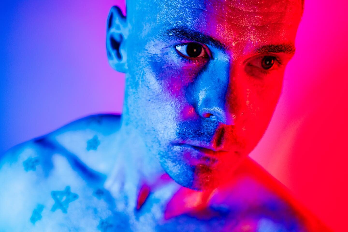 Neon glow
#photoshoot #nude 
#photography #portraitphotographer #portrait_mood 
#portrait_perfection #nikonphotography 
#portinspired #edit_perfection 
#underwearmodel #underwearshoot 
#photographyisart #fitness #fitnessmotivation #fit #neon #neonpho