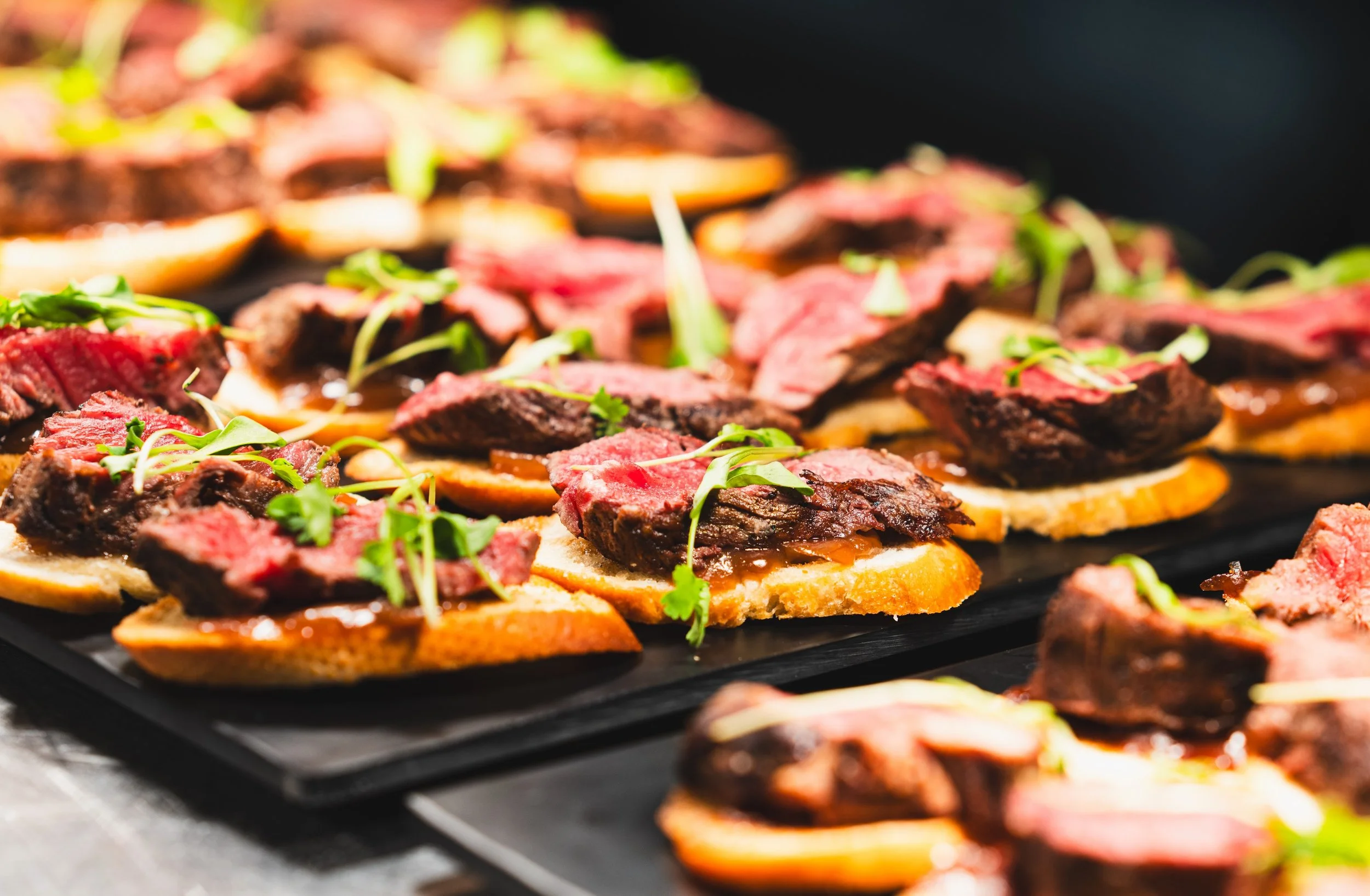 There is something incredibly satisfying about capturing food that looks exactly how it tastes. Rich, perfectly seared beef layered over a vibrant, savory base, a masterclass in event catering balance. When the textures are this spot-on, the camera d
