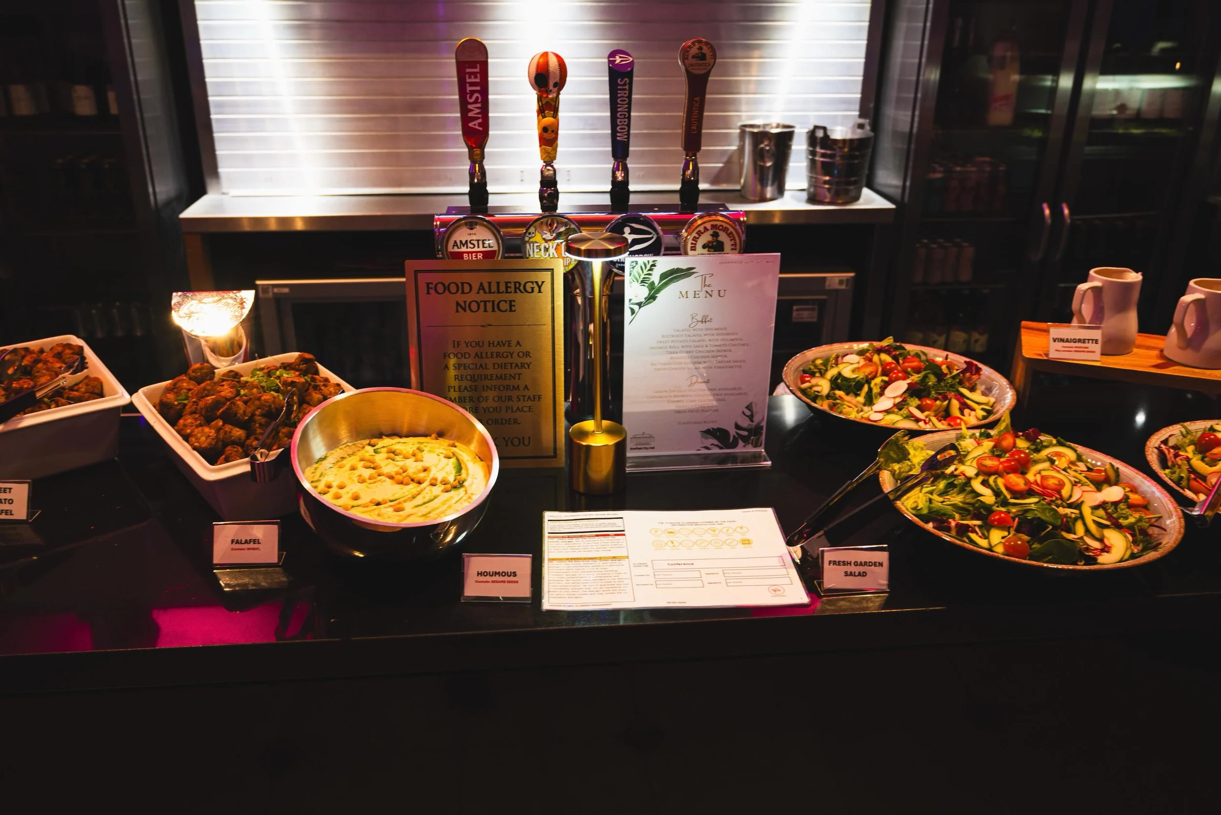 The full picture. Bringing the whole experience together with a vibrant, fresh spread that leaves a lasting impression. A truly successful event means balancing the rich, hot mains with crisp, colorful salads and flawless presentation from start to f