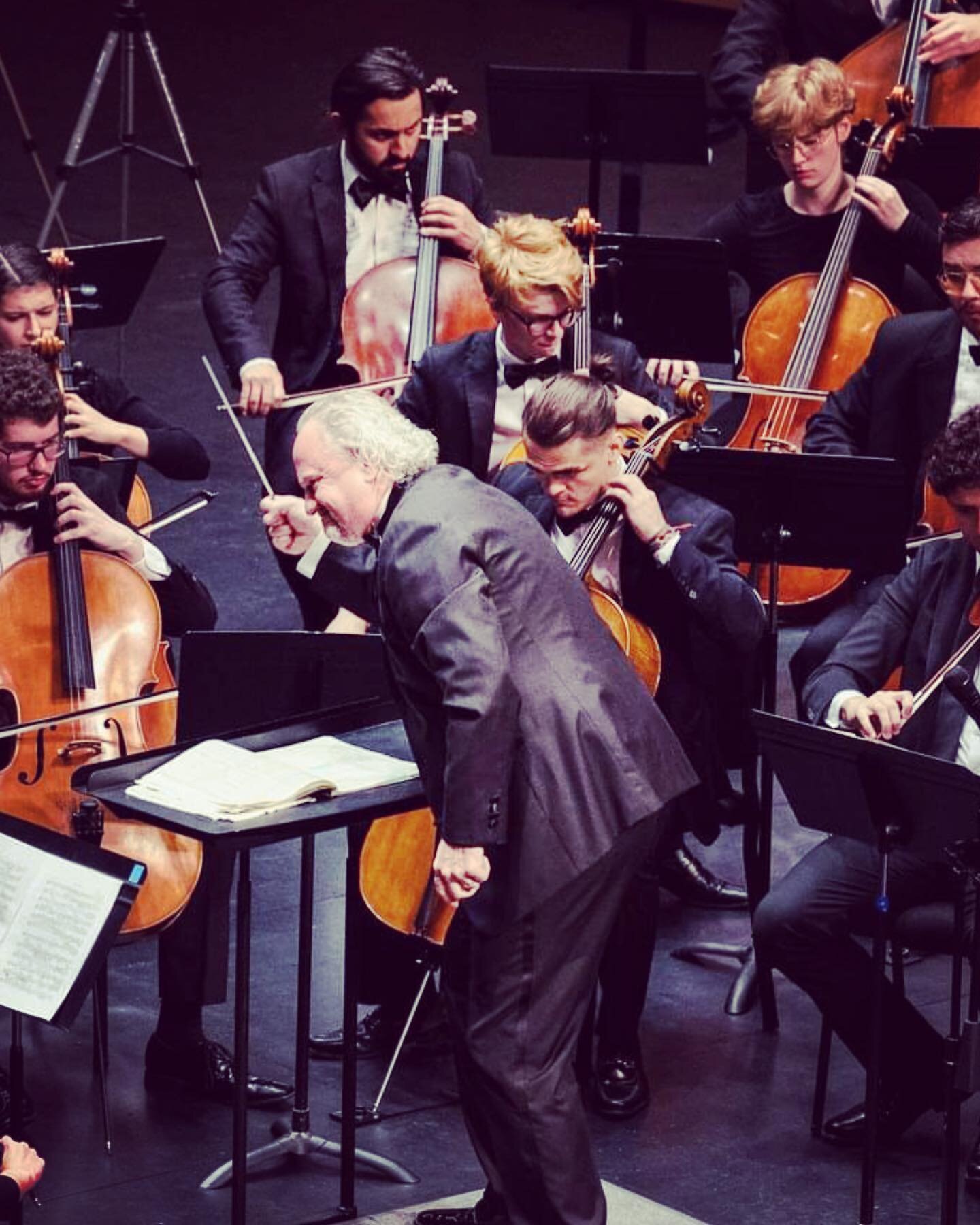 Pleasure performing for @jeffrey.grogan 😊 Thankful for this orchestra and cello section 🎶 @ocu_music @ocuorchestras @oklahomacityuniversity 
.
.
.
.
.
.
.
.
.
.
.
.
#orchestra #maestro #conductor #strings #wind  #violin #viola #cello #bass #oklahom