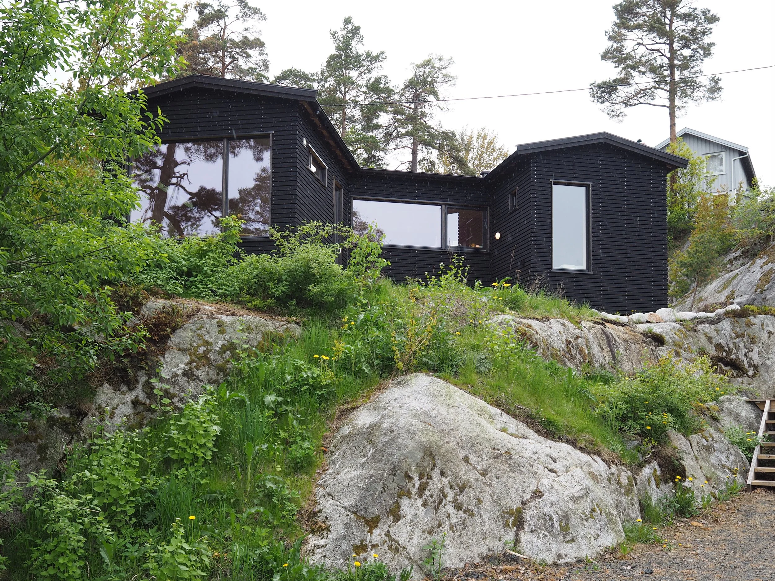 Hytta sett fra adkomsten i øst