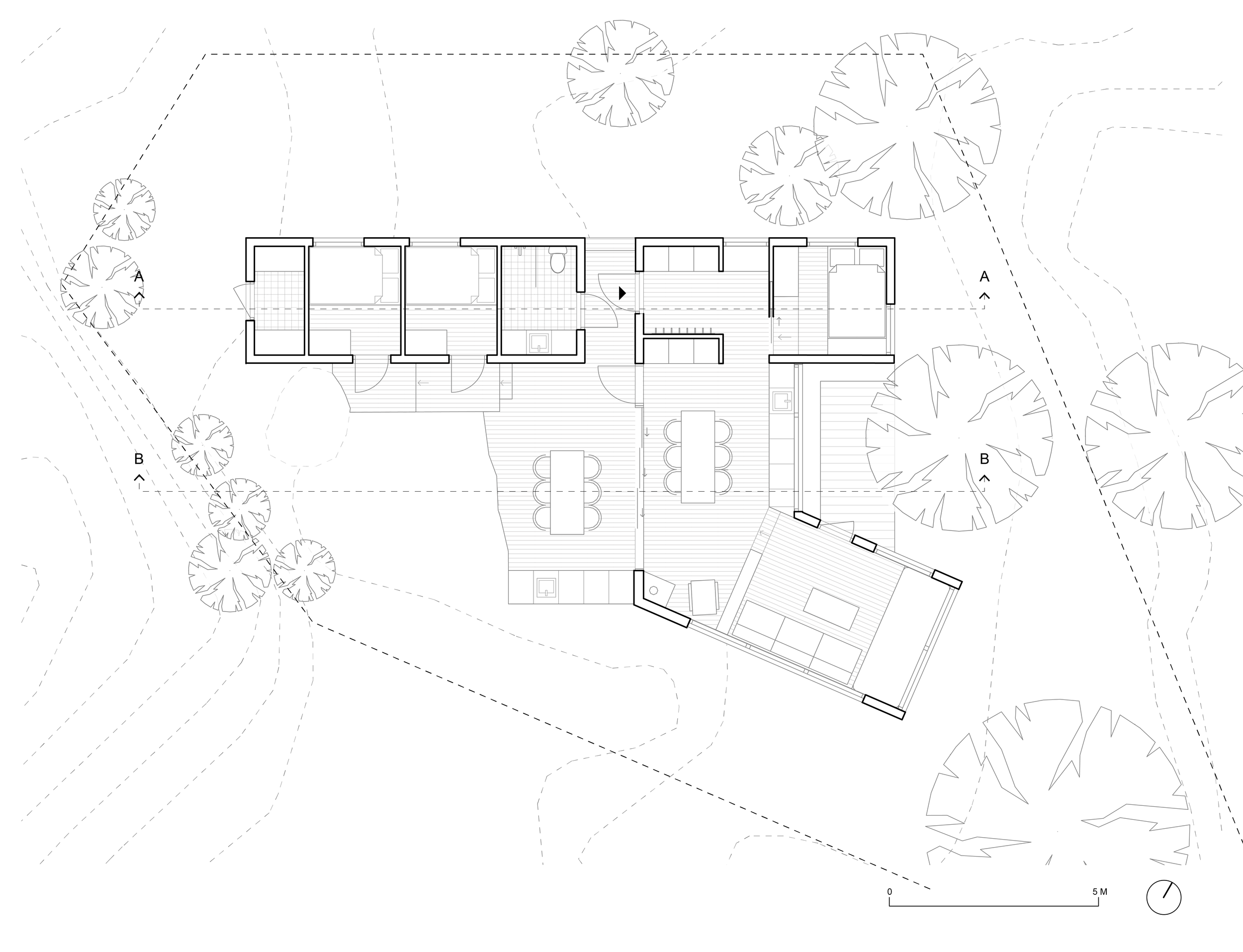 Plantegning som viser hvordan hytta i samspill med terrenget danner et sørvendt atrium