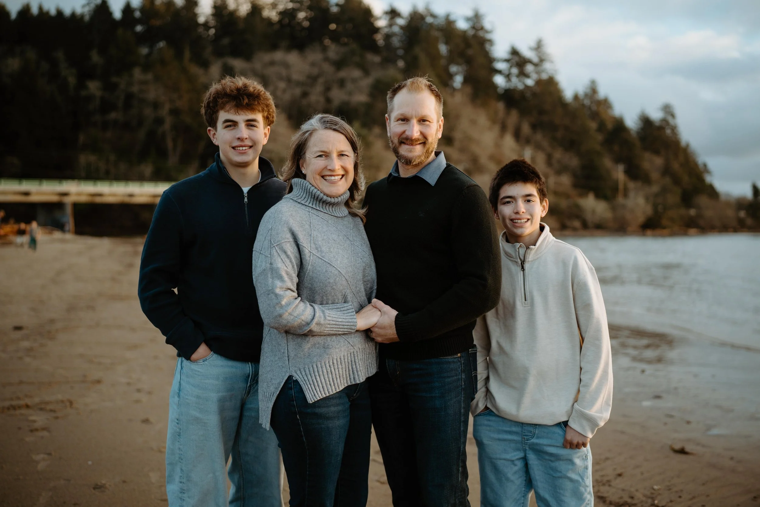 20251226-94-A7I09810-kristen family-christmas photos-lincoln city-ever finding beauty_5614x3743.jpg