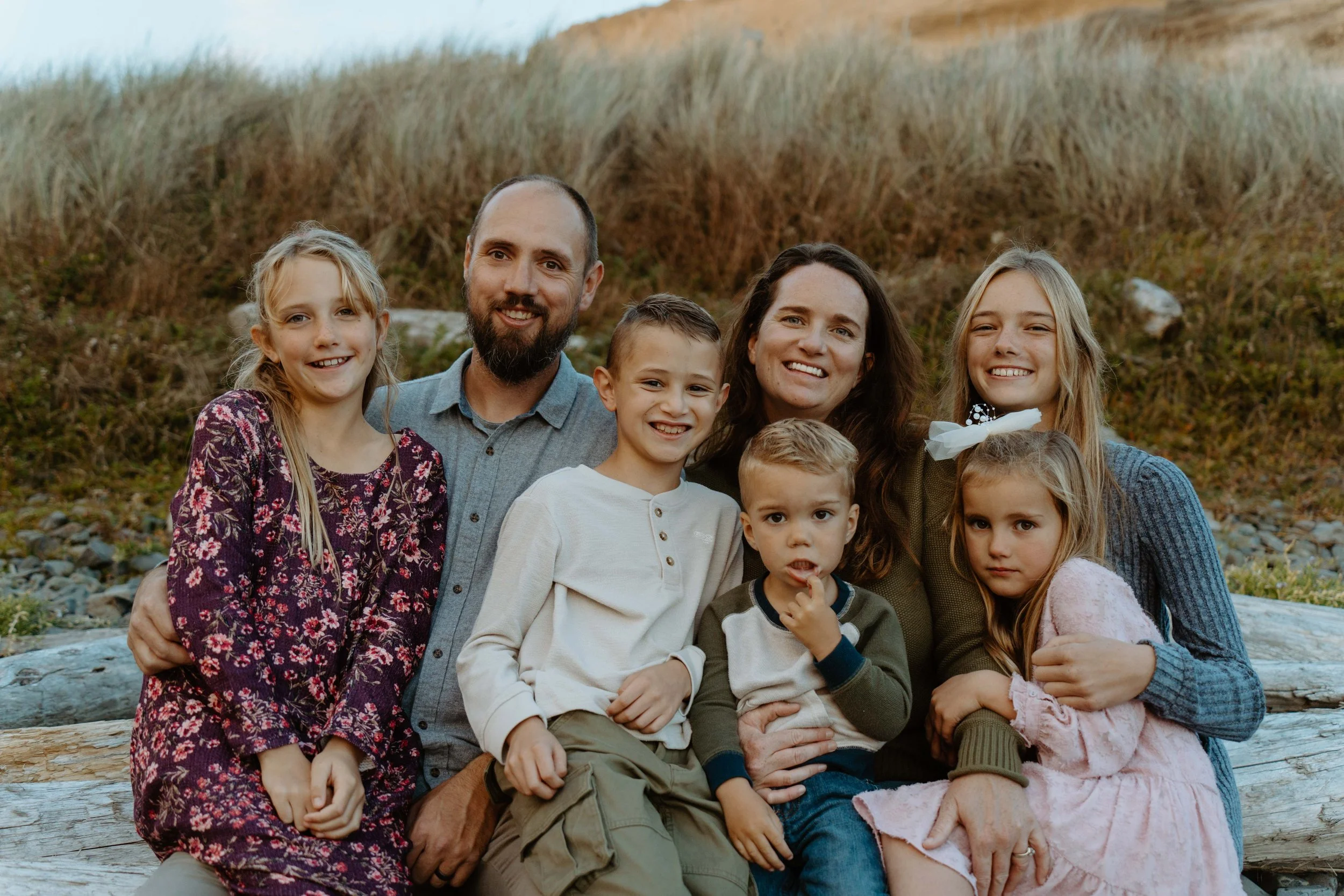 20241007-186-A7E04912-amanda & eric-family-newport-oregon-photographer-portraits-pnw-seal rock_5913x3942.jpg