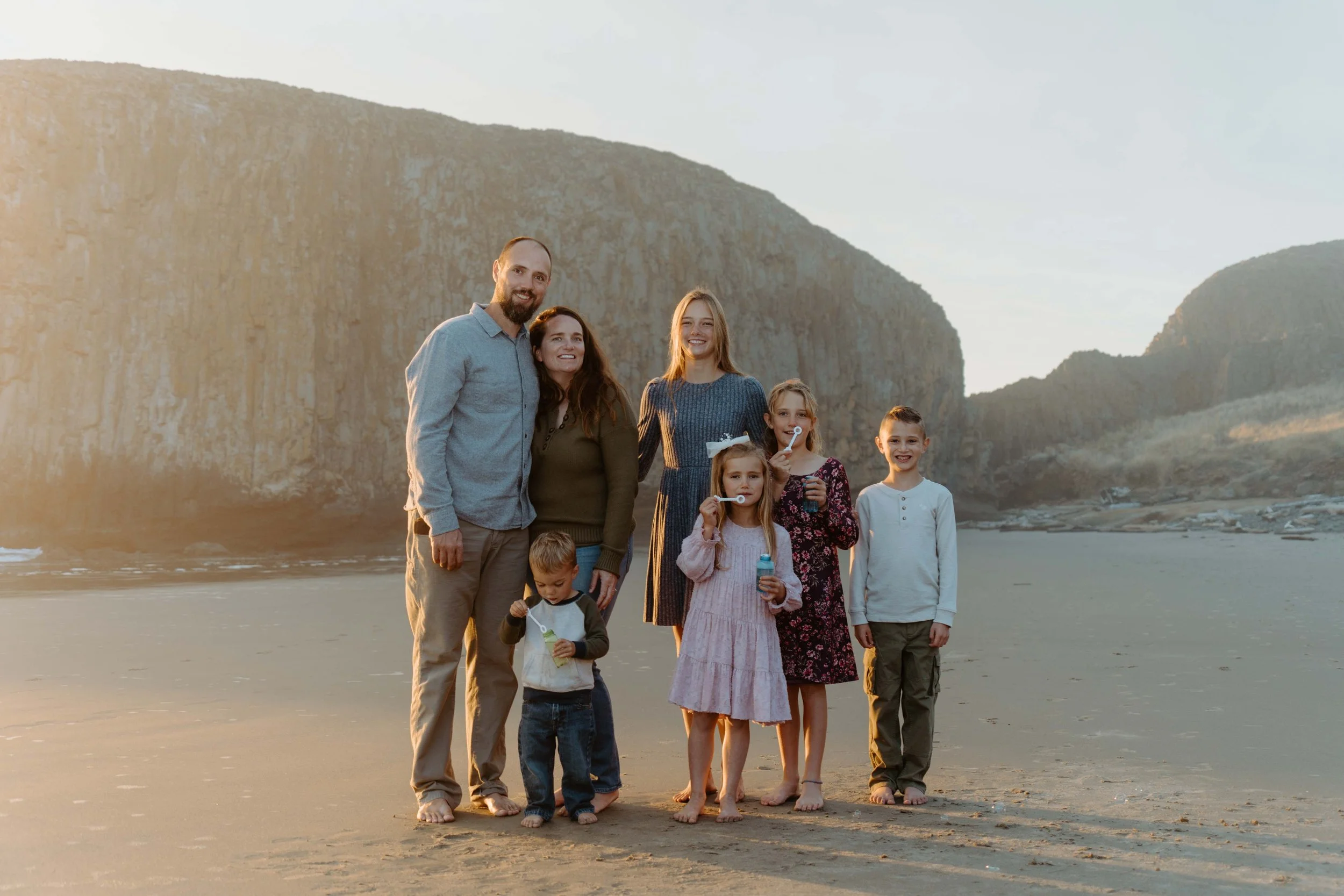 20241007-263-A7E05086-amanda & eric-family-newport-oregon-photographer-portraits-pnw-seal rock_5552x3701.jpg