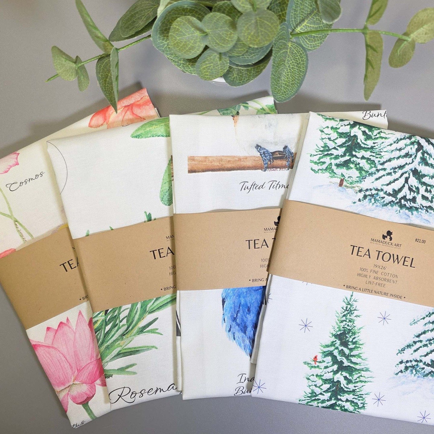 Did you know tea towels are multi-functional? Of course, they're great for drying things, but did you also know they can wrap gifts, line a basket and keep baked goods warm, serve as a hot pad, keep greens fresh in the fridge, cover proofing bread do