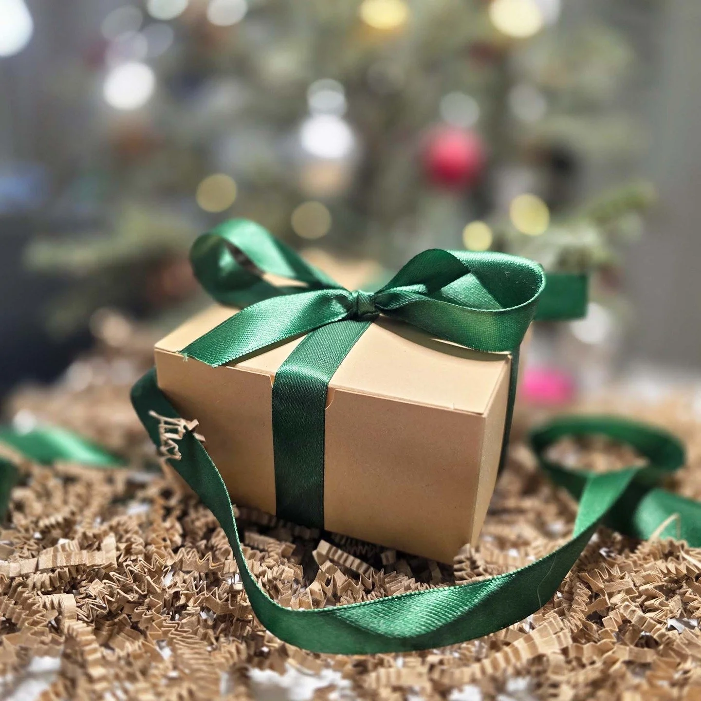 Here's a public service announcement for you, my friends... Christmas is 20 days away! ... You're welcome... As you're gathering your remaining gifts and goodies, please remember to support small businesses with your orders. Many thanks!

#Christmasc