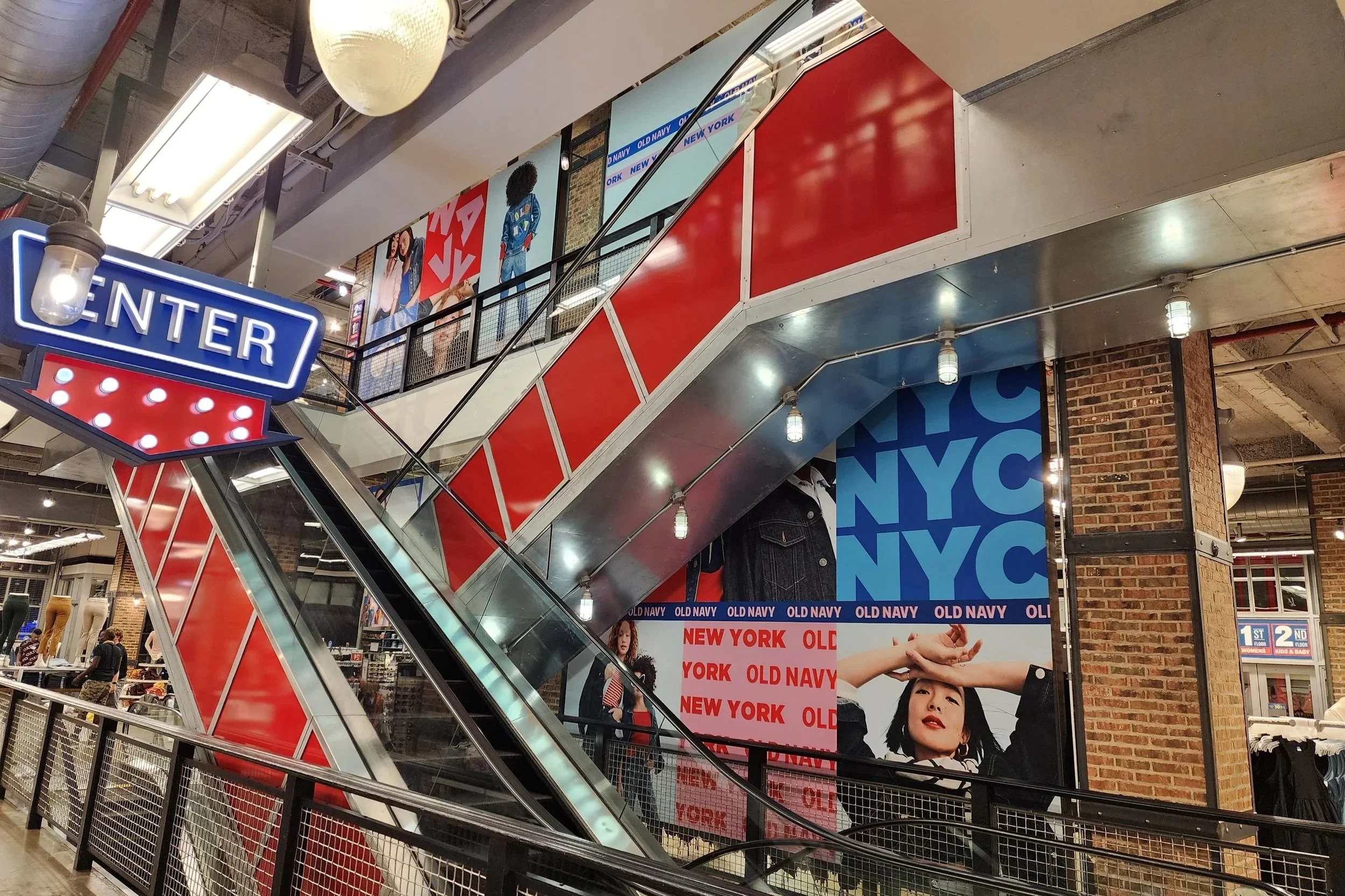 Old Navy Evergreen Store Signage