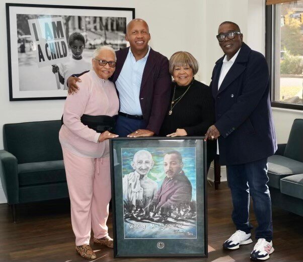 Montgomery, AL- The Southern Youth Leadership Development Institute kicked off the Rosa Parks Gala weekend with an award to Bryan Stevenson of the Equal Justice Initiative. Civil Rights Activist Doris Crenshaw, rhythm and blues, gospel singer, actres