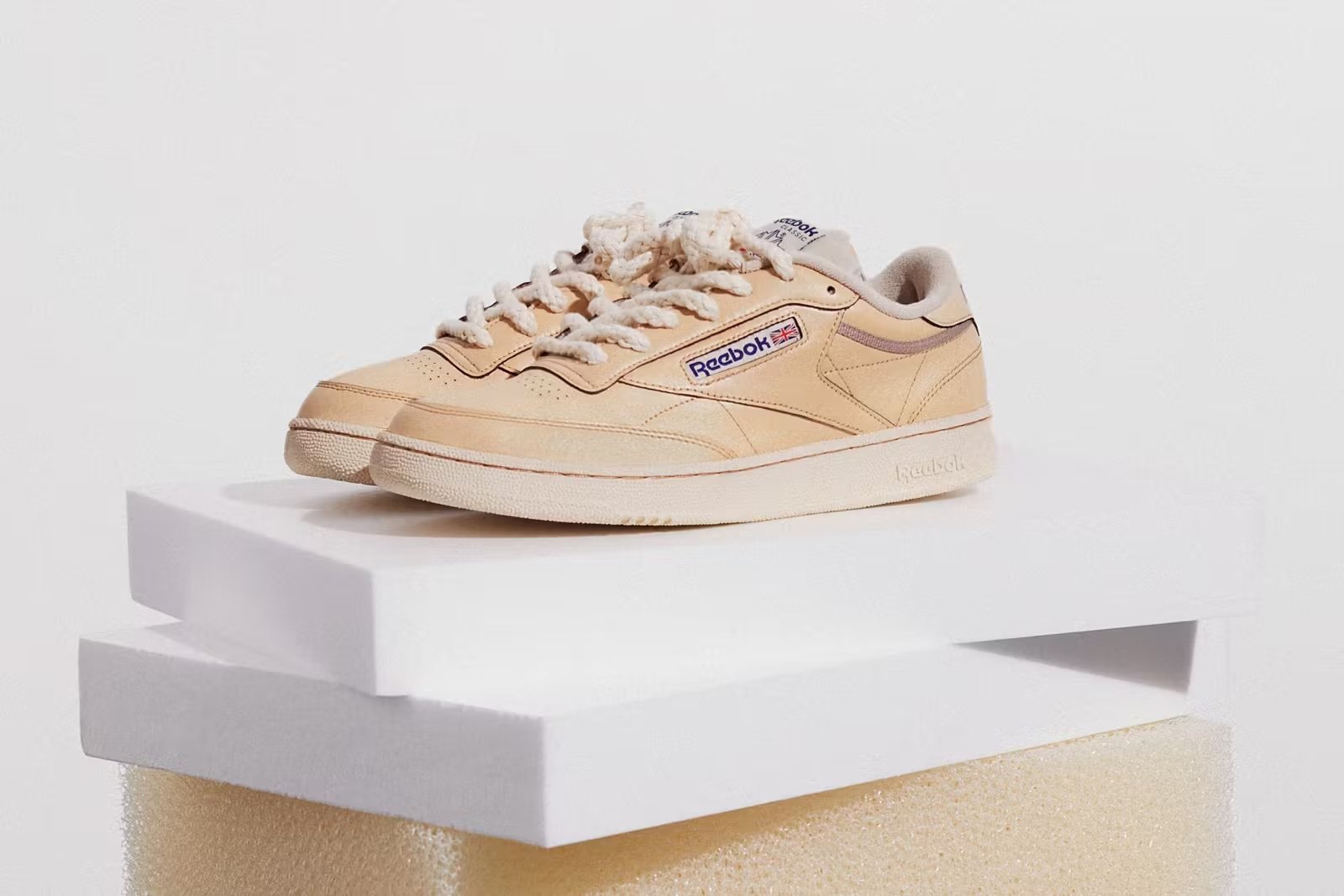 1666863154-220725_reebok_z_still_01_00714_ret.jpg.jpeg