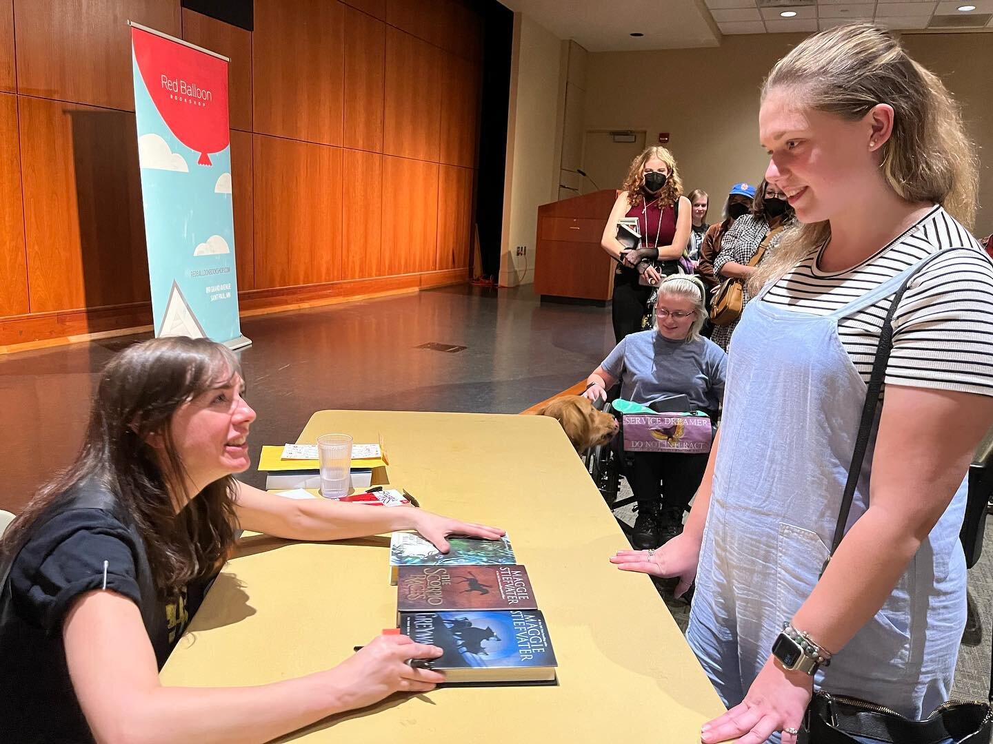 Tonight I got to meet the writer I wanna be when I grow up: @maggie_stiefvater 

#ravencycle #greywaren #maggiestiefvater #writersofinstagram #readersofinstagram #bookstagram