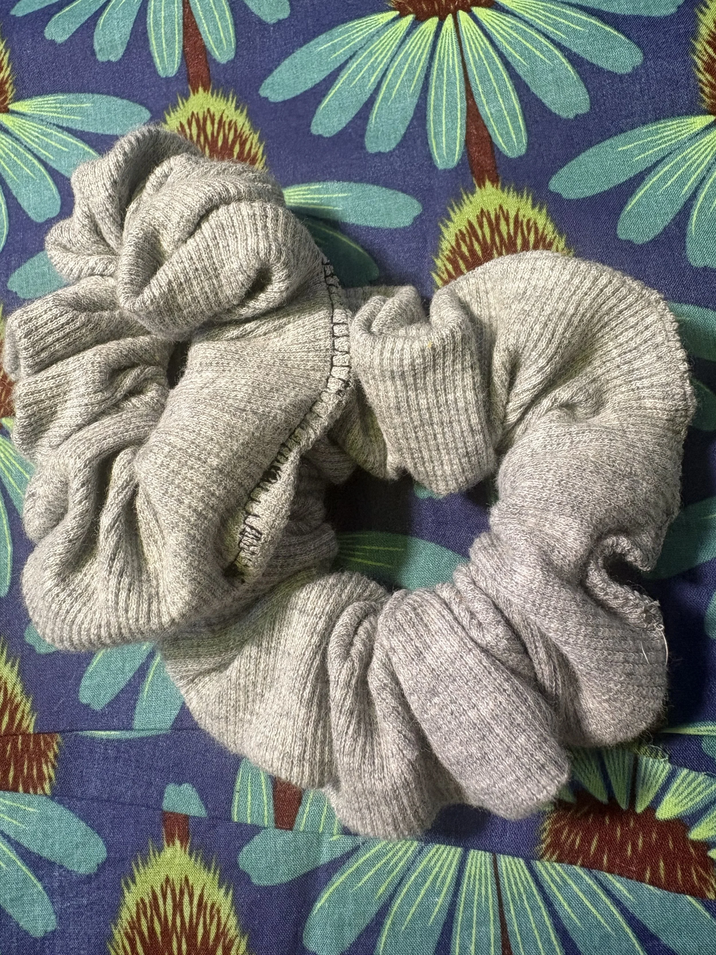 Grey Ribbed Scrunchie