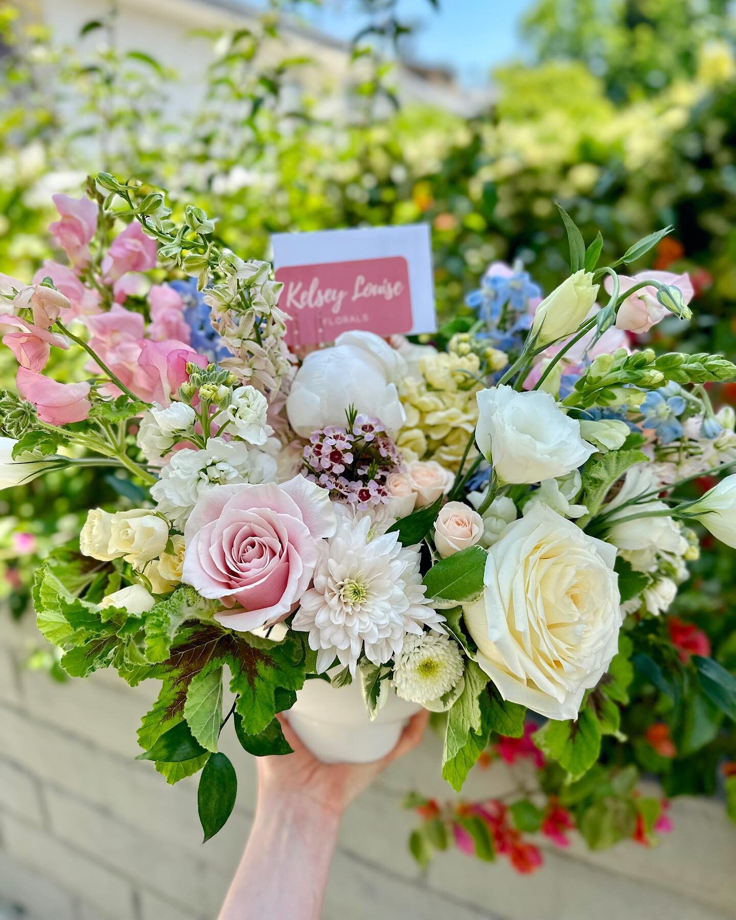 And that&rsquo;s a wrap on Mother&rsquo;s Day blooms! 🎀 Sending extra love to ALL kinds of Moms today ~ you truly make our world go round 🌍