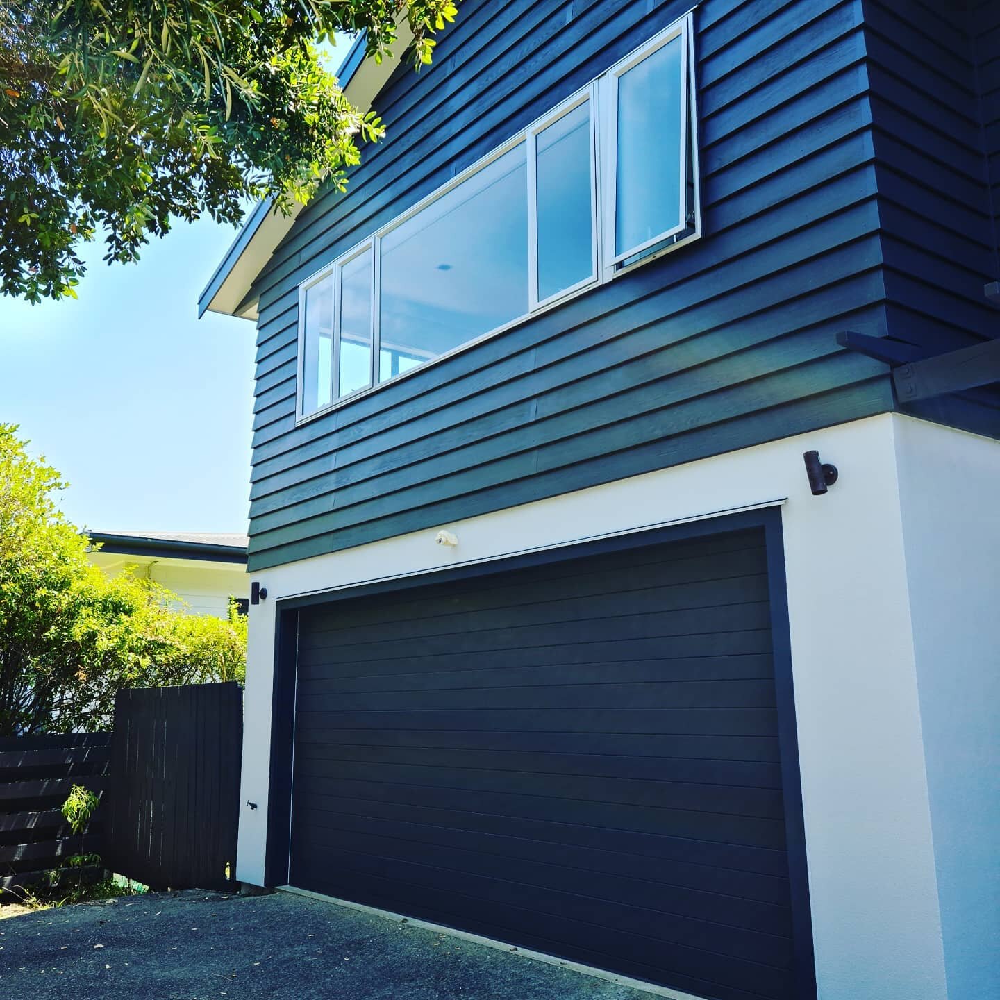 Finished interior/exterior project. Located in manly whangaparaoa came out looking very tidy with a nice modern colour scheme selected by our team. Get in touch for a quote for your next project today!
