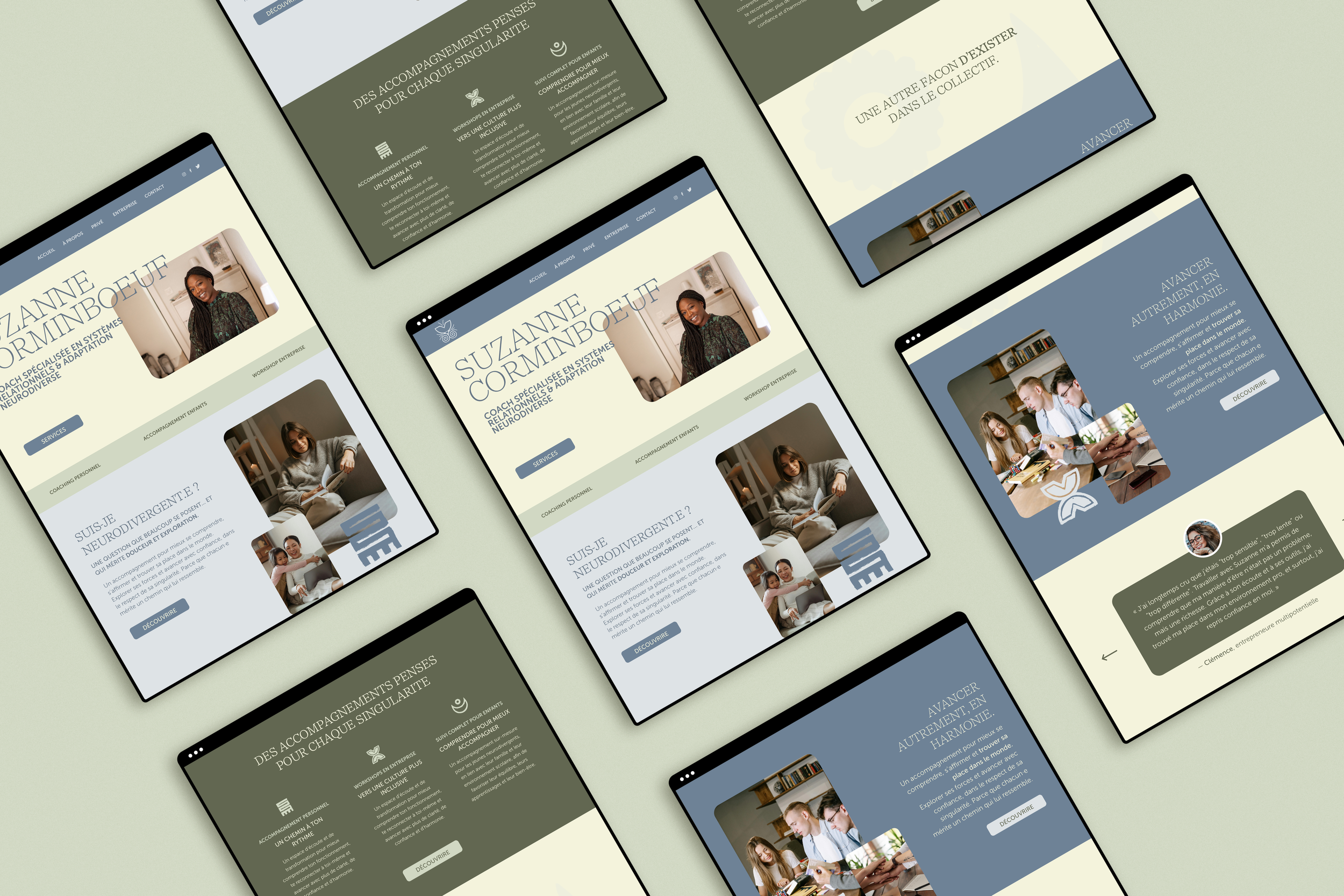 Maquettes de sites web pour une coach en systèmes relationnels, montrant des pages avec des portraits, des textes descriptifs et des boutons de découverte, dans des tons de beige, vert, bleu et gris, disposées en grille