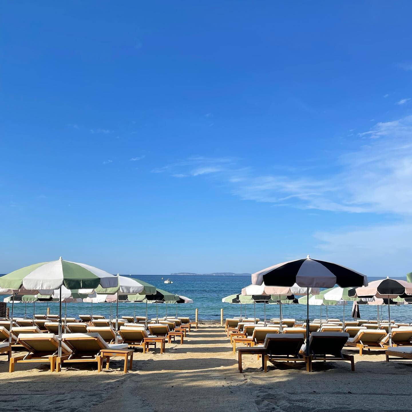 Most beautiful beach ever&hellip; ☀️Everything is so beautiful, delicious and the all experience is just beyond ! ✨ And this view please all day, everyday ! 😍 #lilyofthevalleybeachclub #gigaro #beach